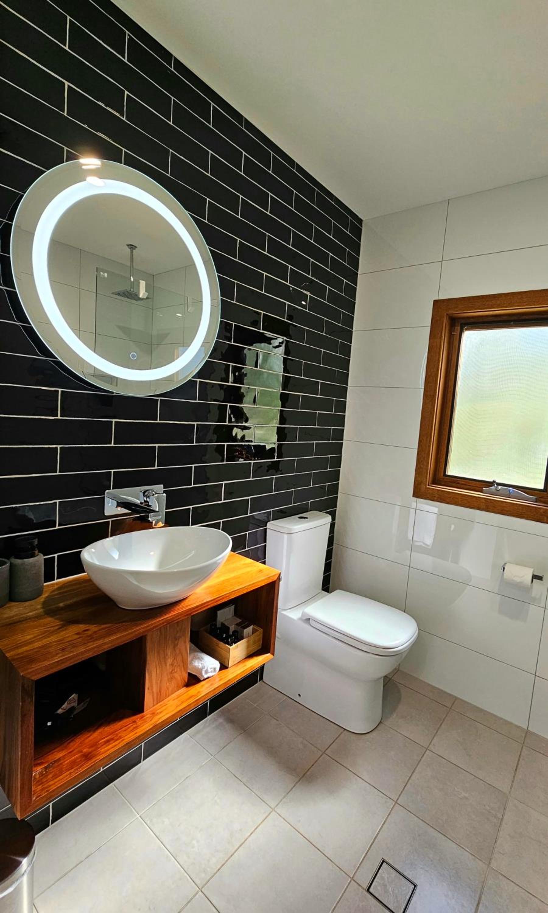 Deluxe Suite with Spa Bath - Photo 21