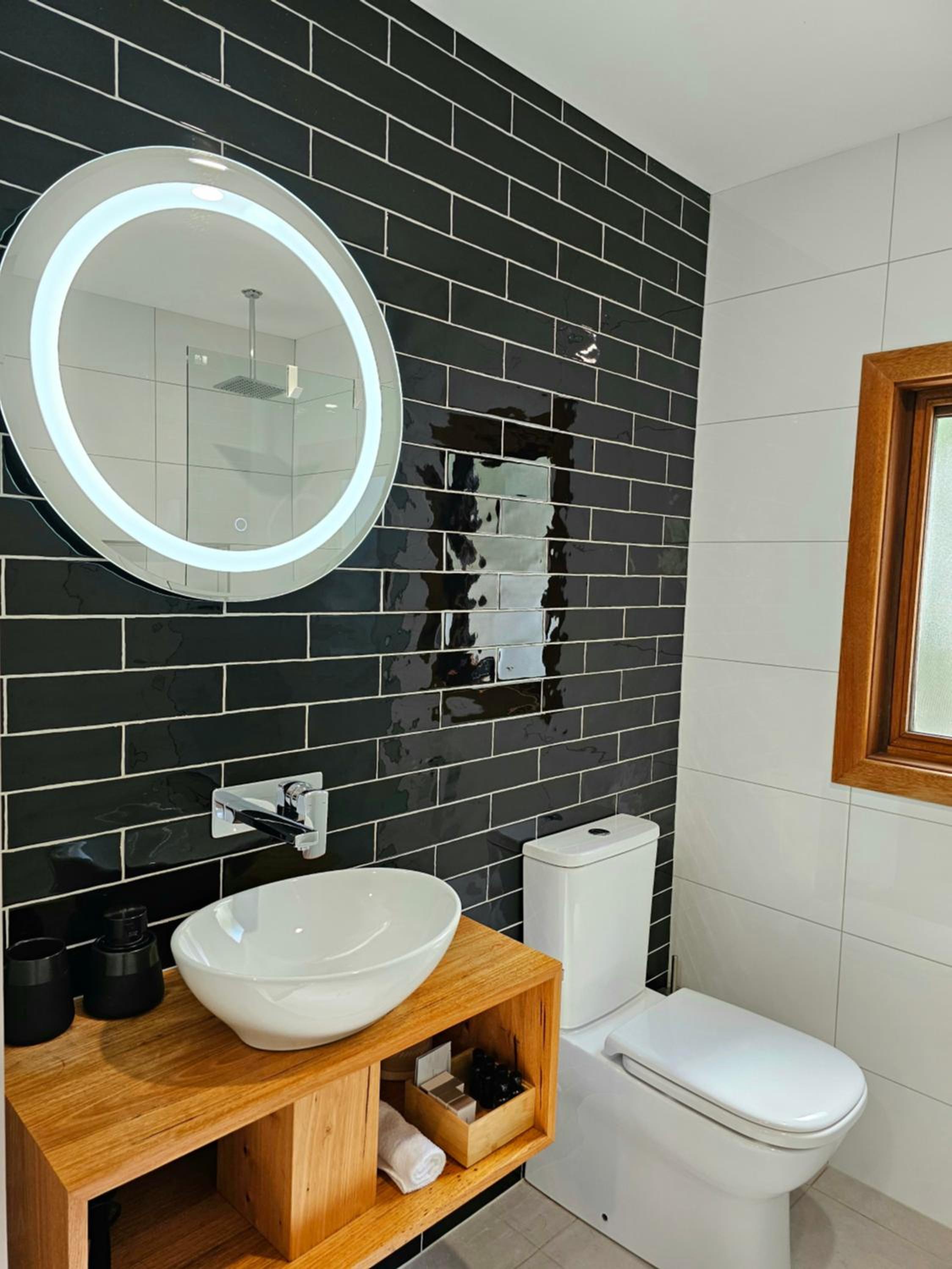 Deluxe Suite with Spa Bath - Photo 19