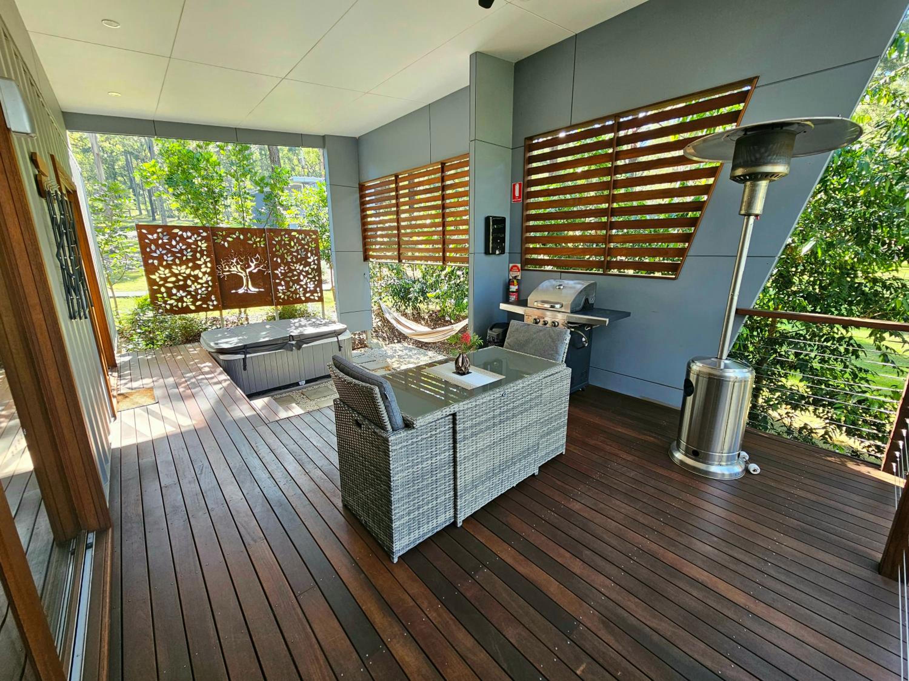 Deluxe Suite with Spa Bath - Photo 13