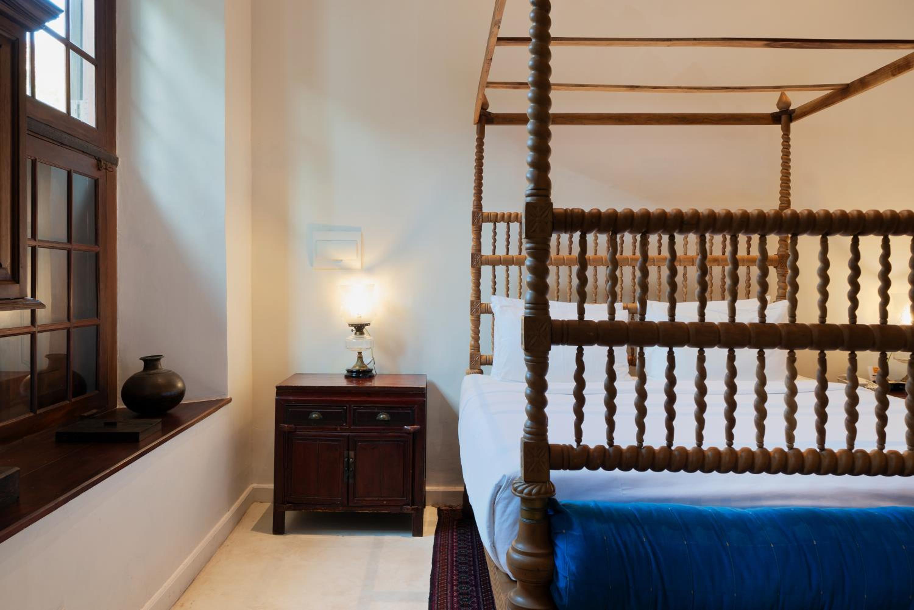 Bed & Sleeping Area