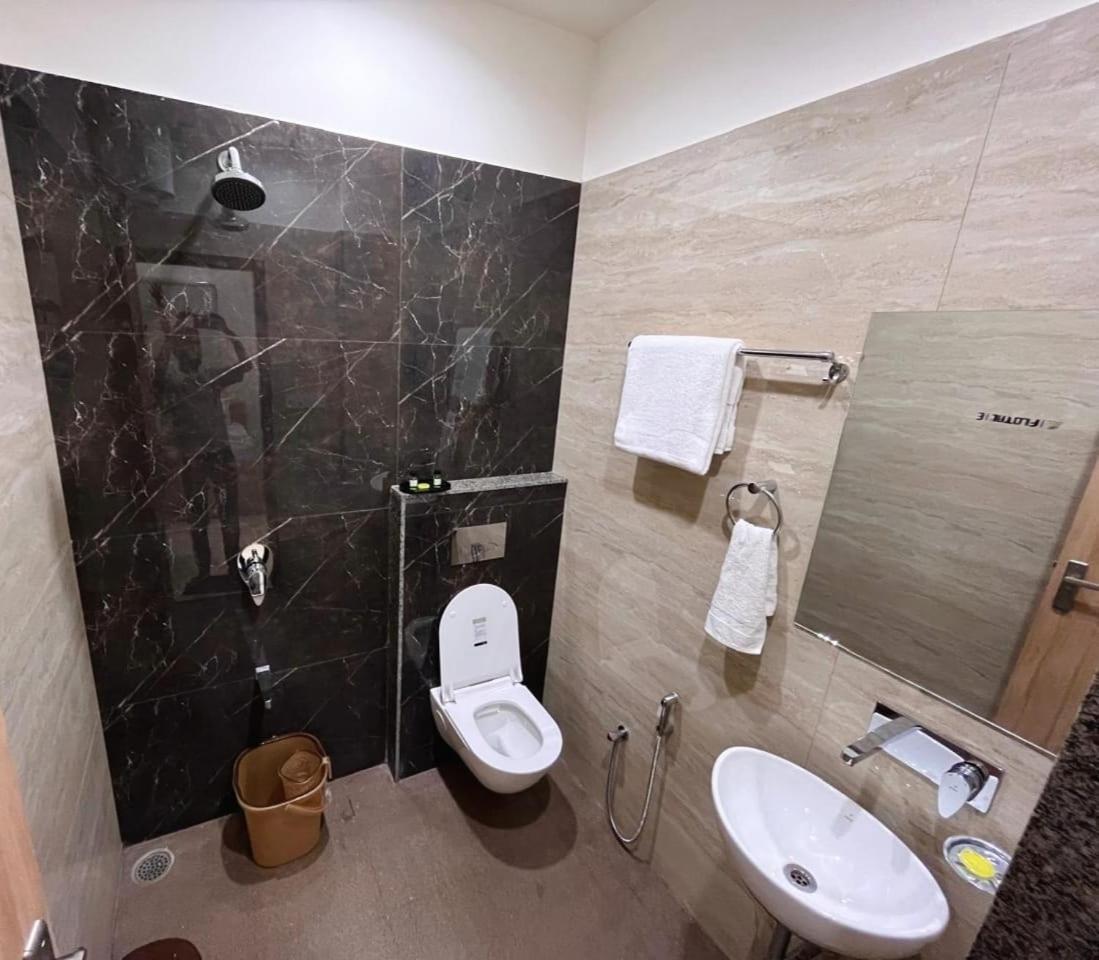 Deluxe Room - Photo 13