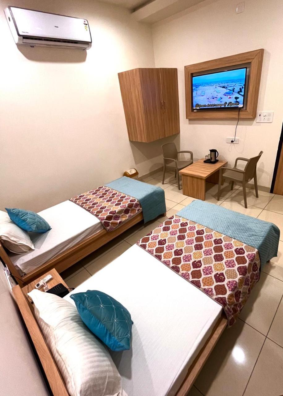 Deluxe Room - Photo 12