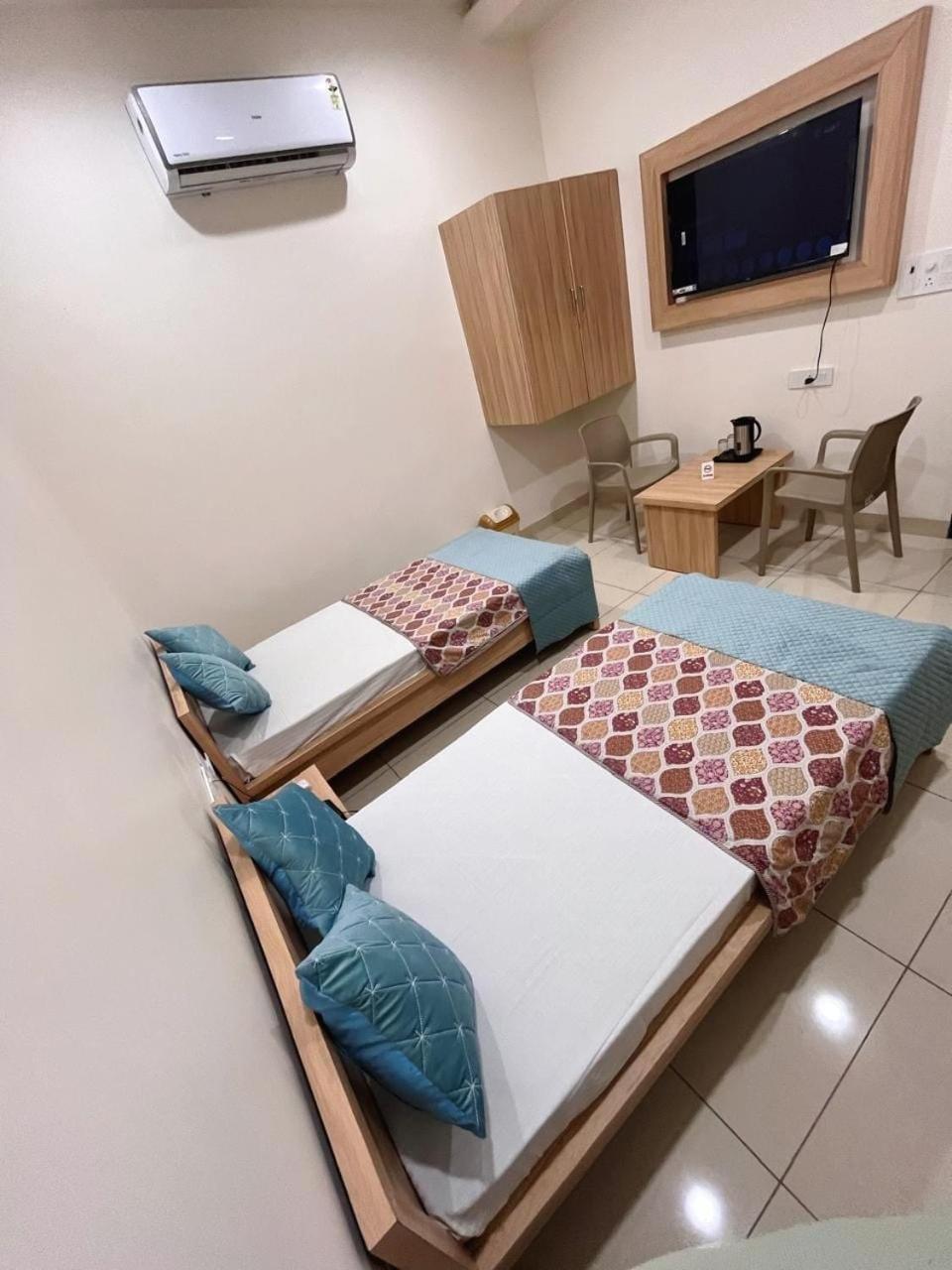Deluxe Room - Photo 11