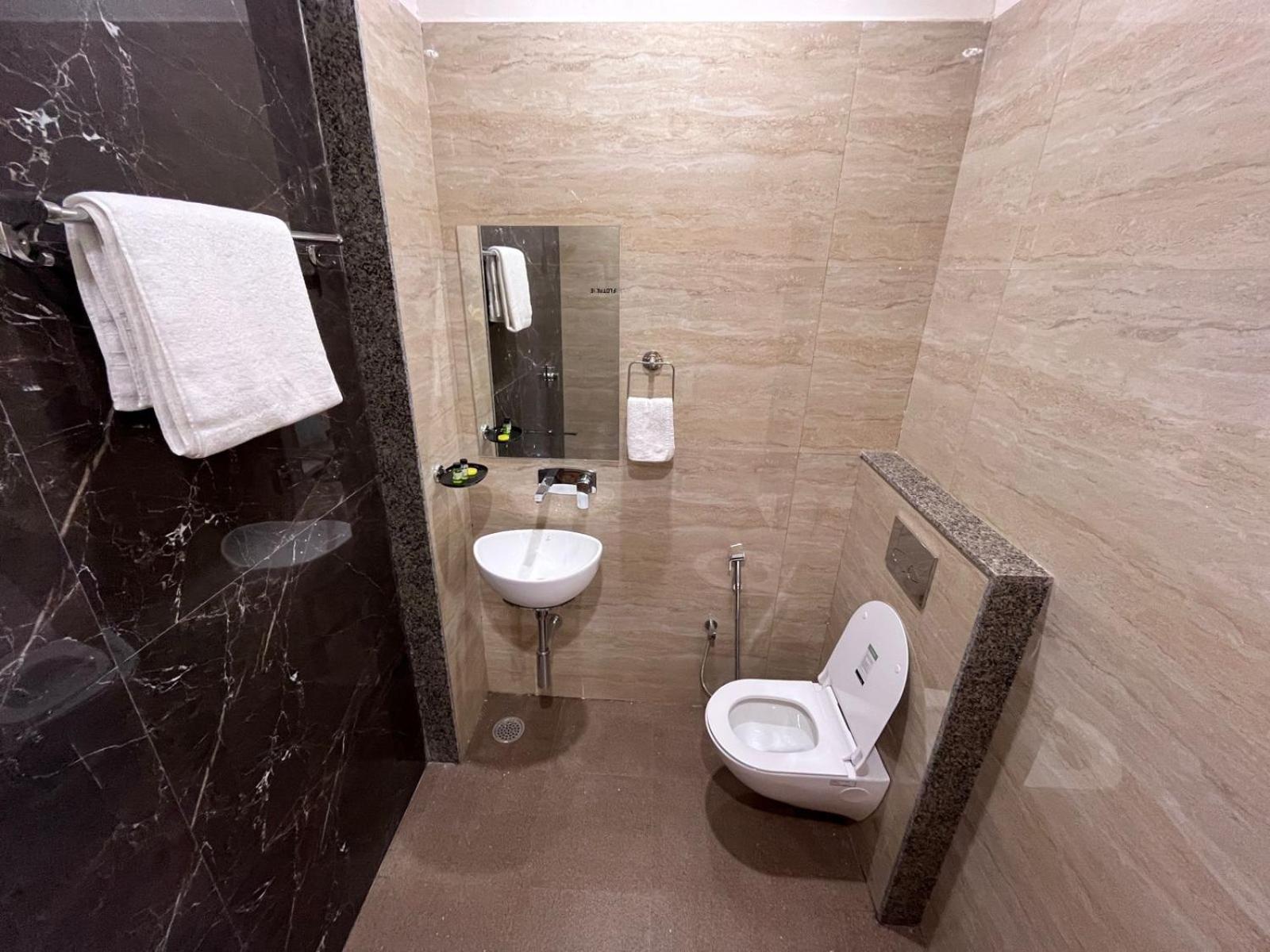 Deluxe Room - Photo 8