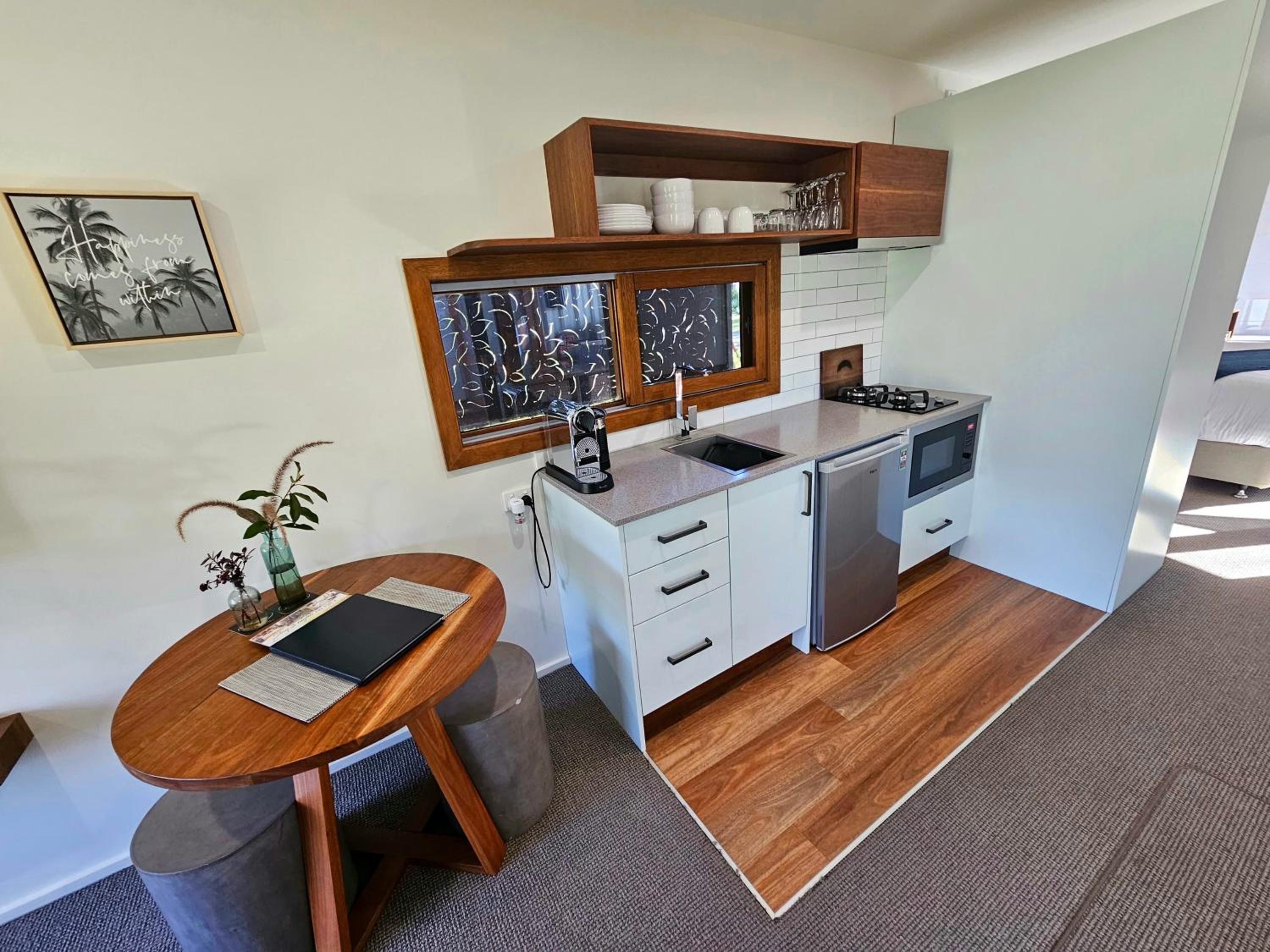 Queen Suite with Spa Bath - Photo 2