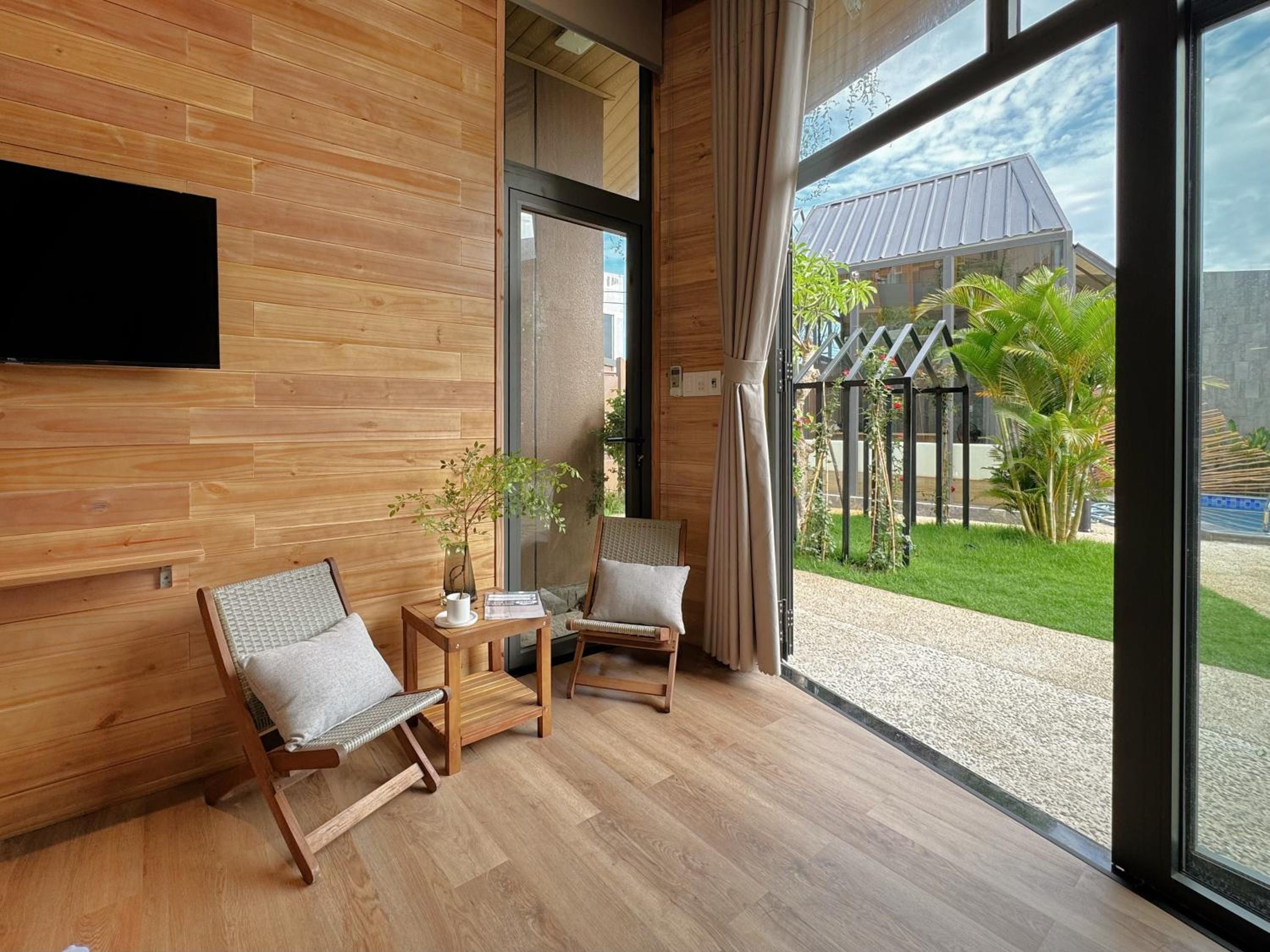 King Room with Pool View photo 3