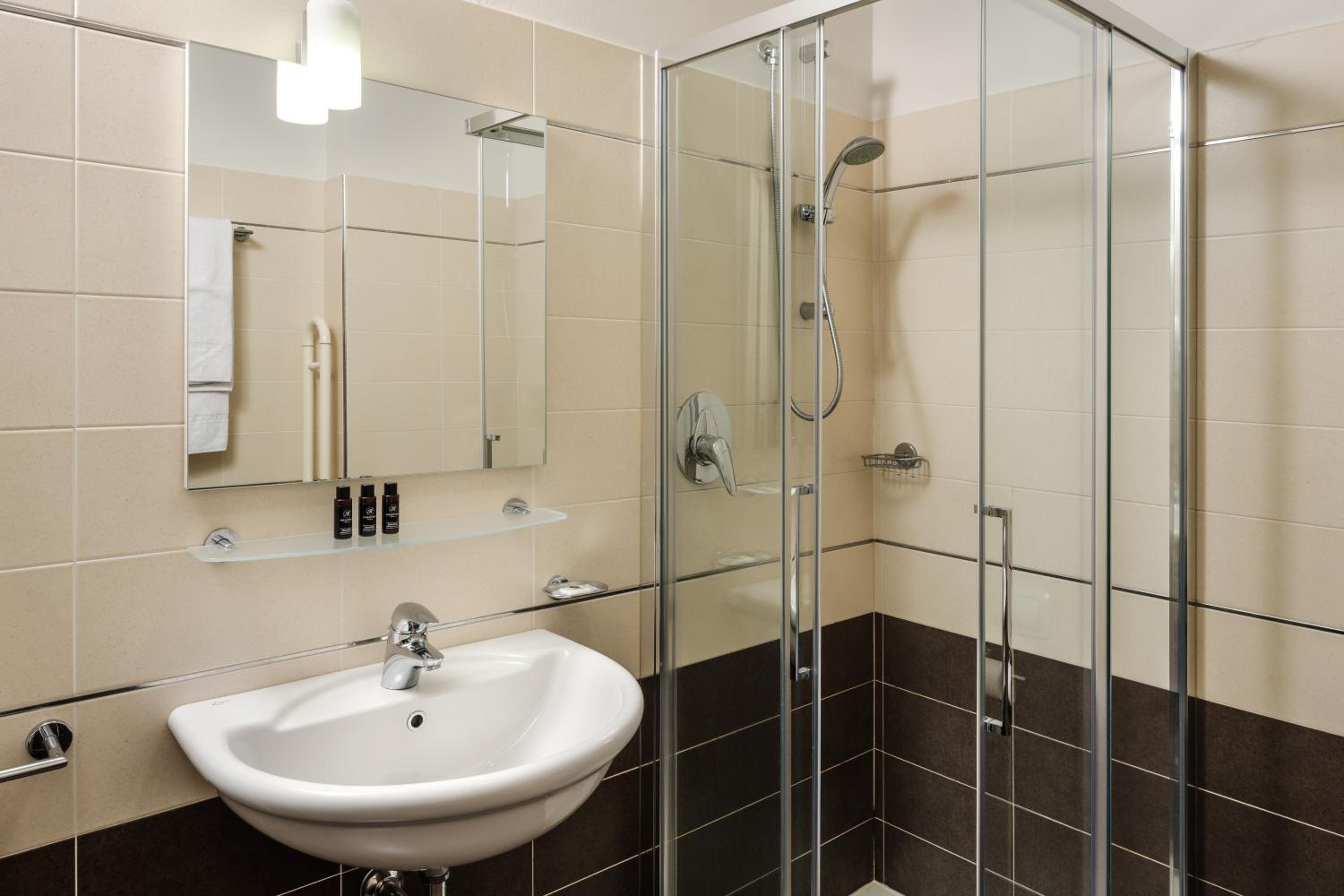 Business Double Room - Photo 4