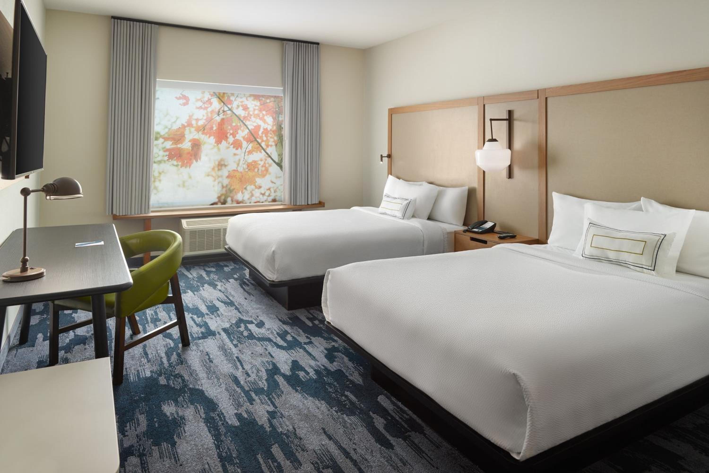 Queen Room with Two Queen Beds and Adapted Tub - Mobility Accessible