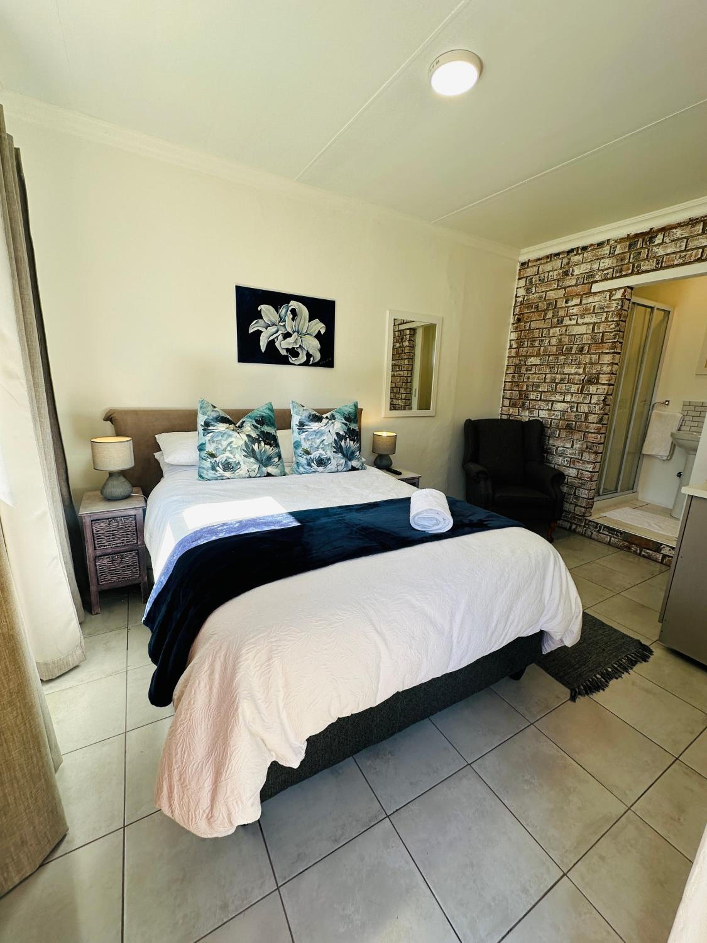 Budget Double Room photo 3