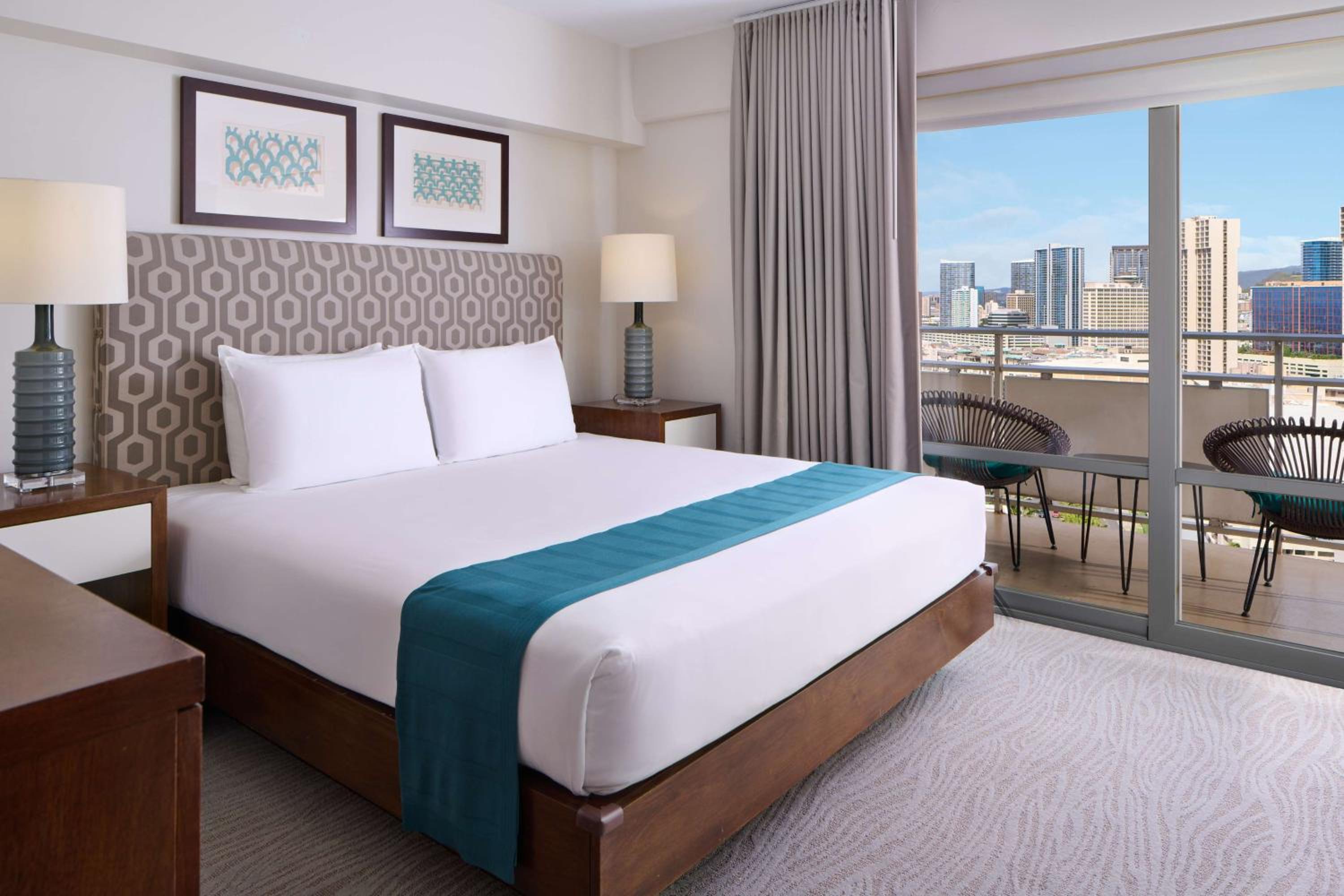 Luxury Two-Bedroom with City View and Kitchen