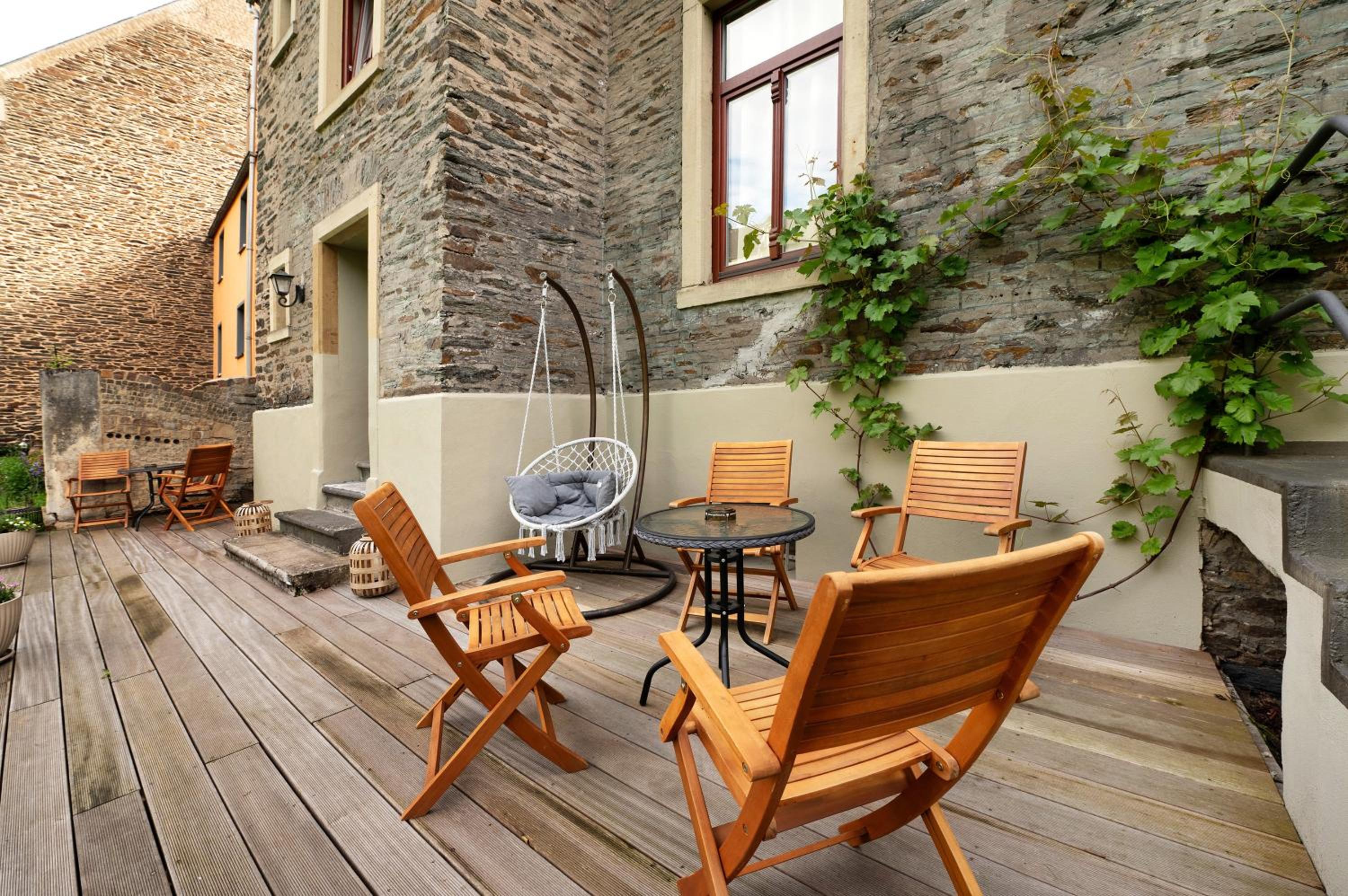 Two-Bedroom Deluxe Apartment with Garden View photo 2