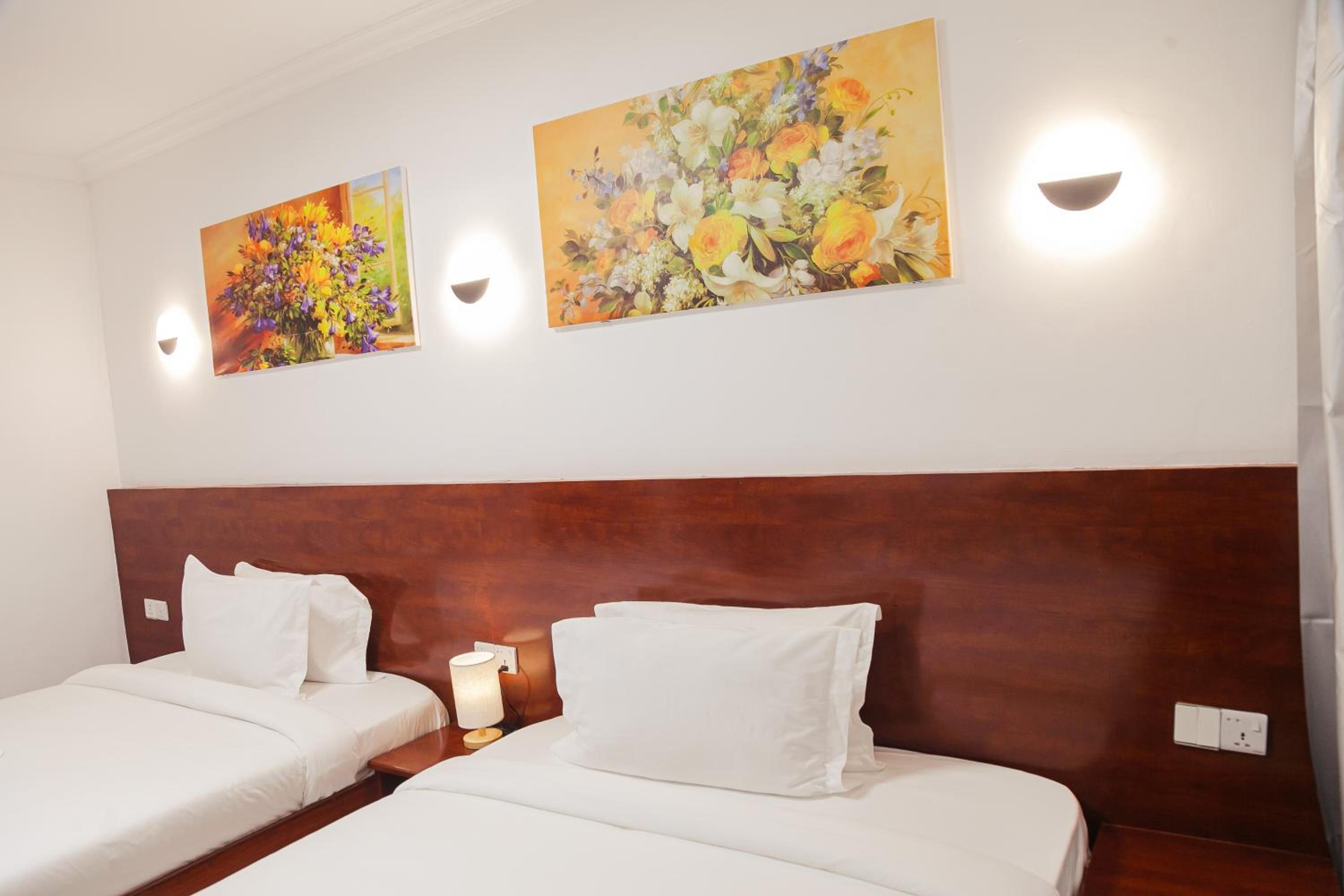 Budget Twin Room - Photo 5