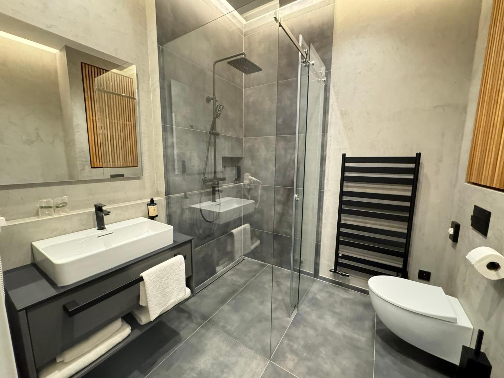 Deluxe Double Room in Building B - Photo 11