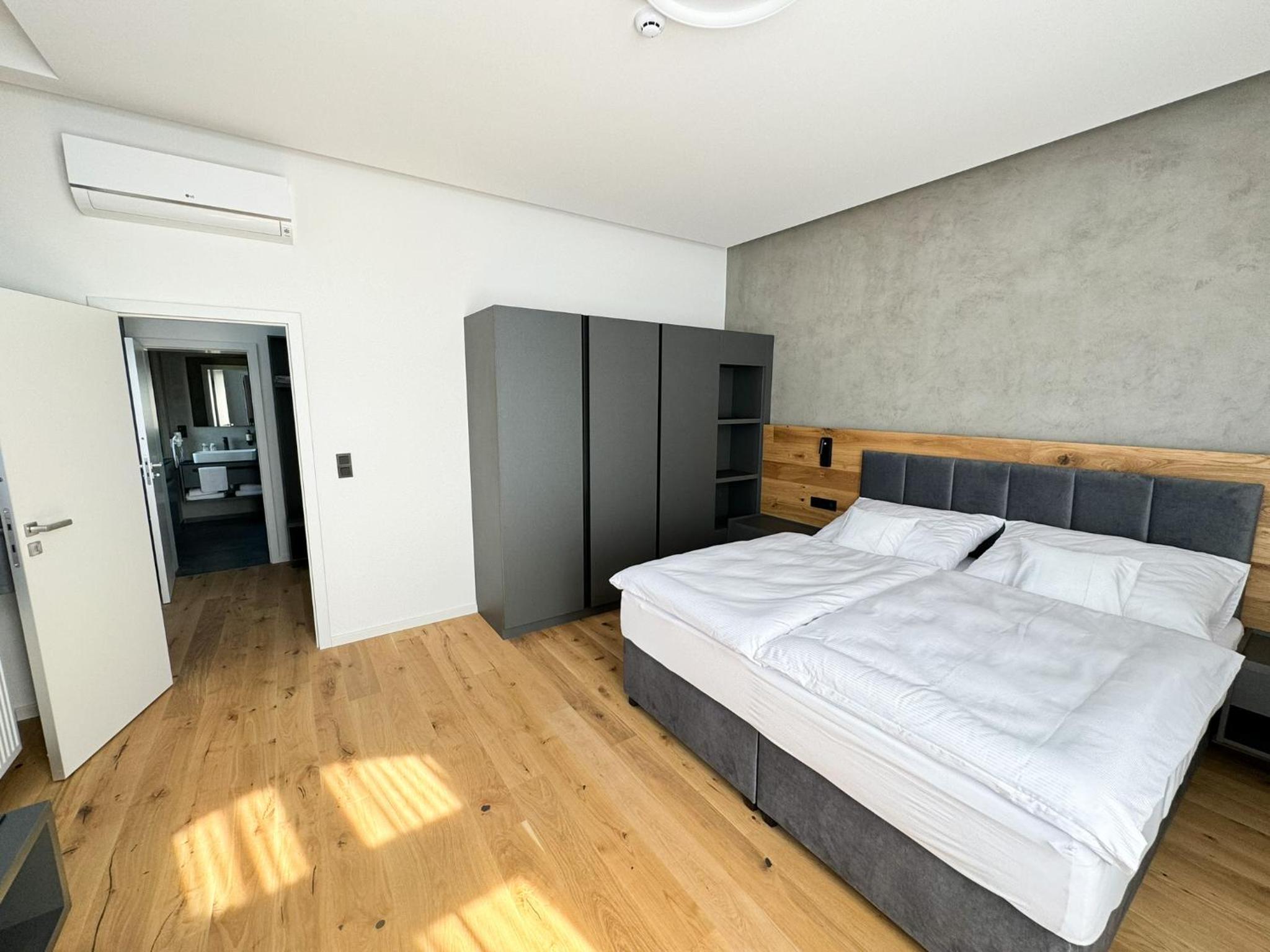Deluxe Double Room in Building B - Photo 6