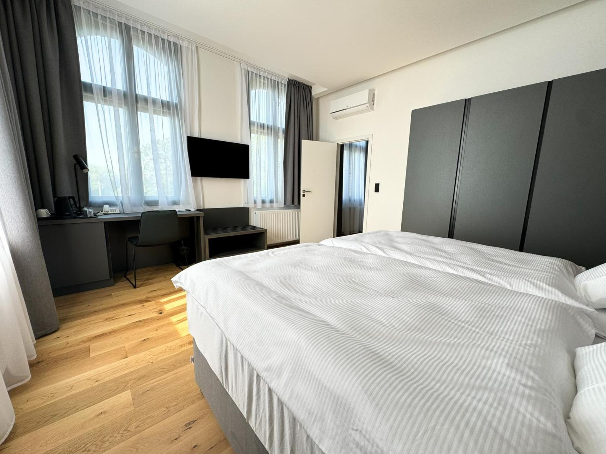 Deluxe Double Room in Building B - Photo 14