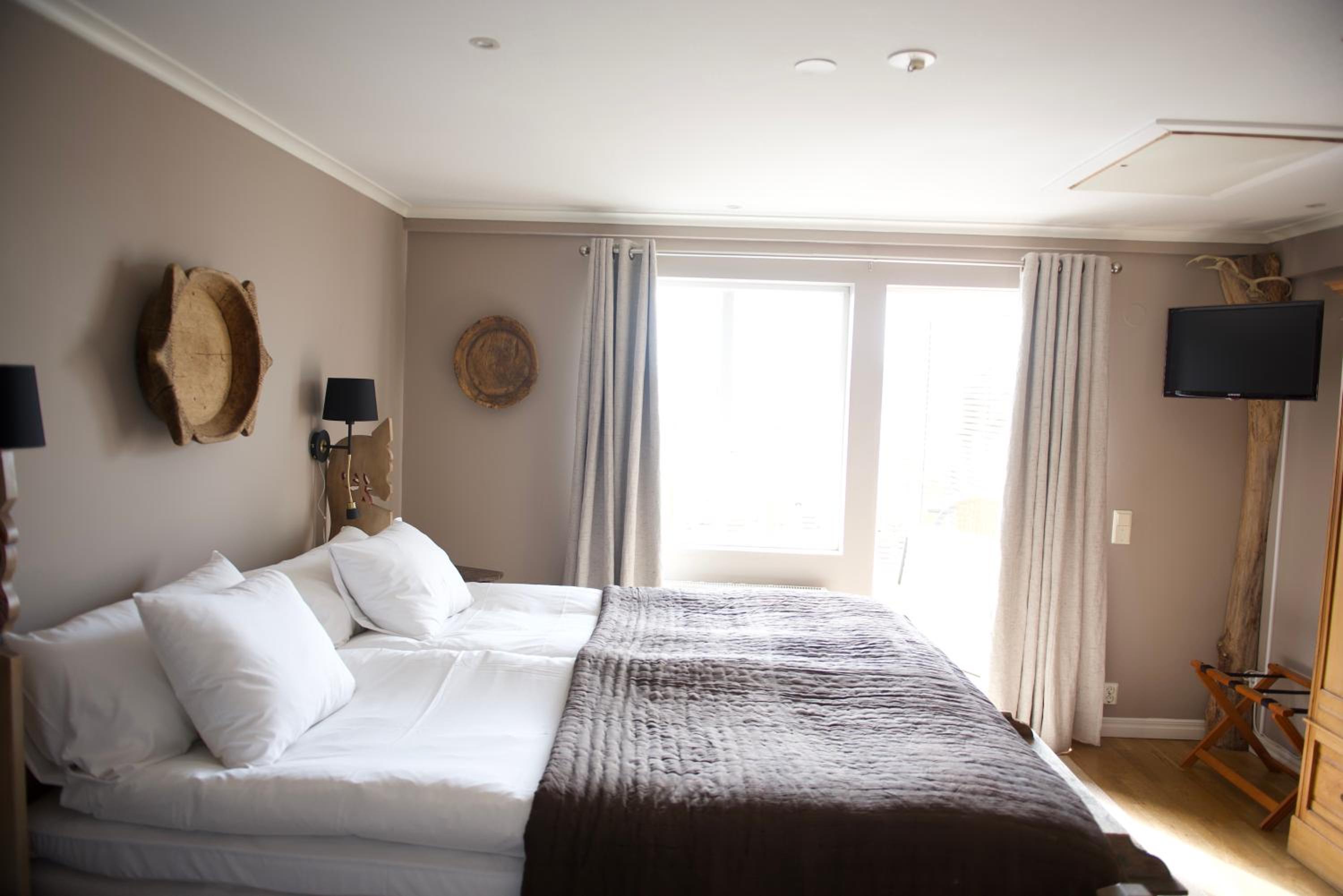 Junior Suite with Balcony - Photo 6