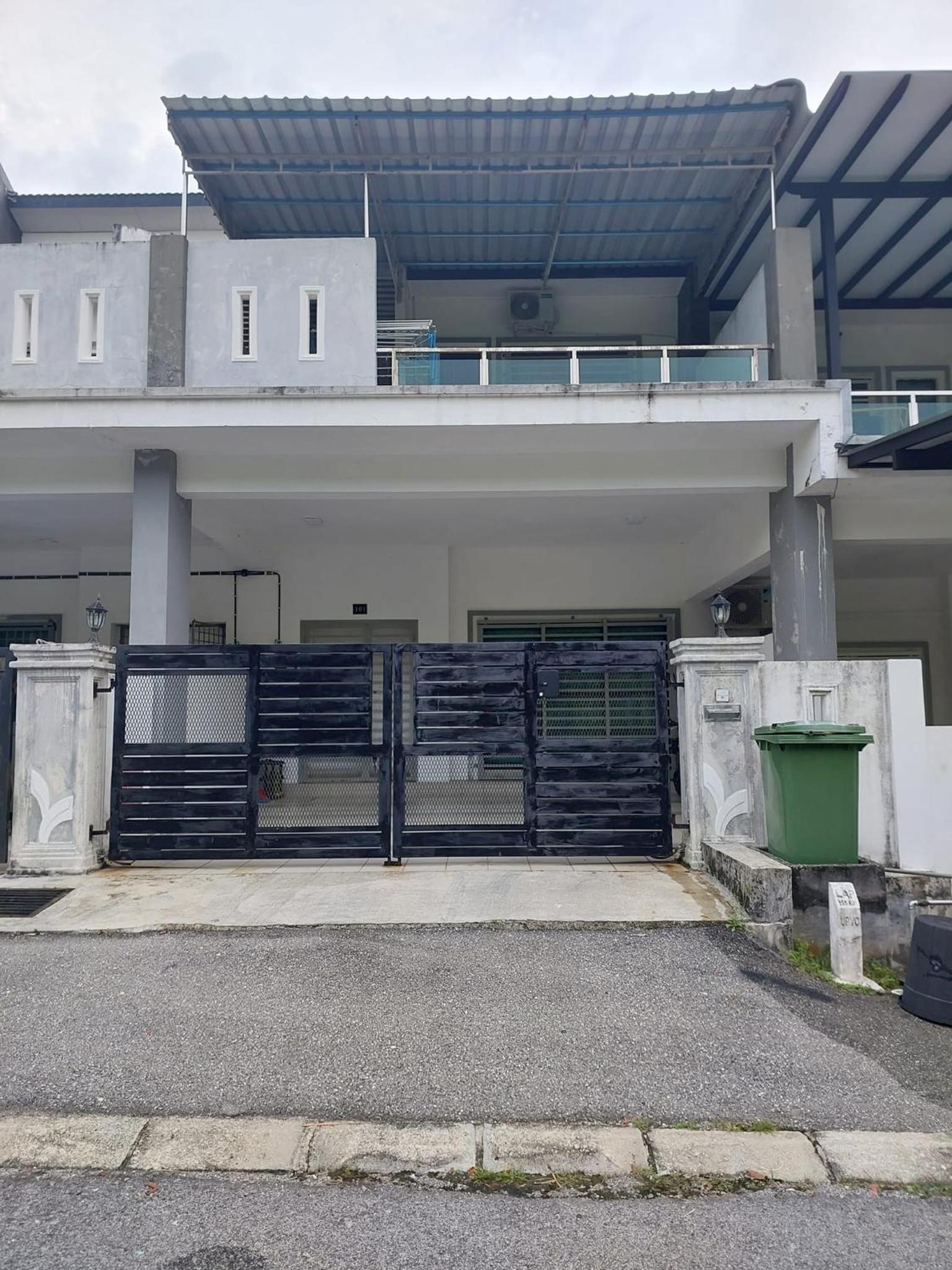 Four-Bedroom House photo 1