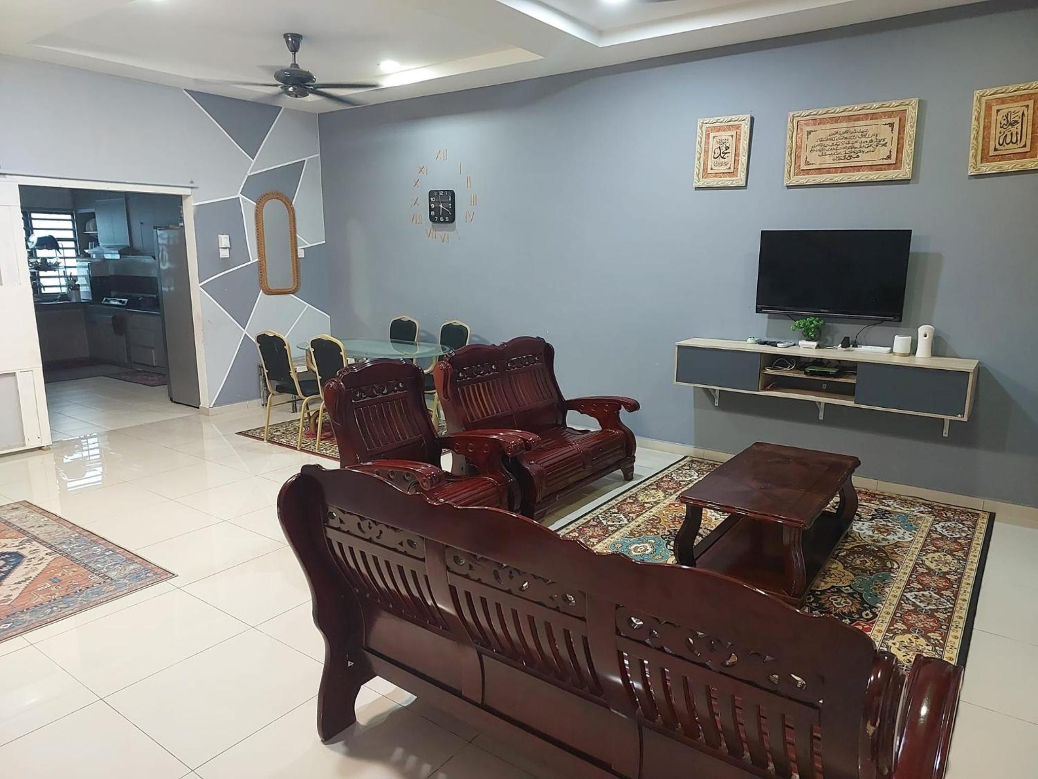 Four-Bedroom House photo 2