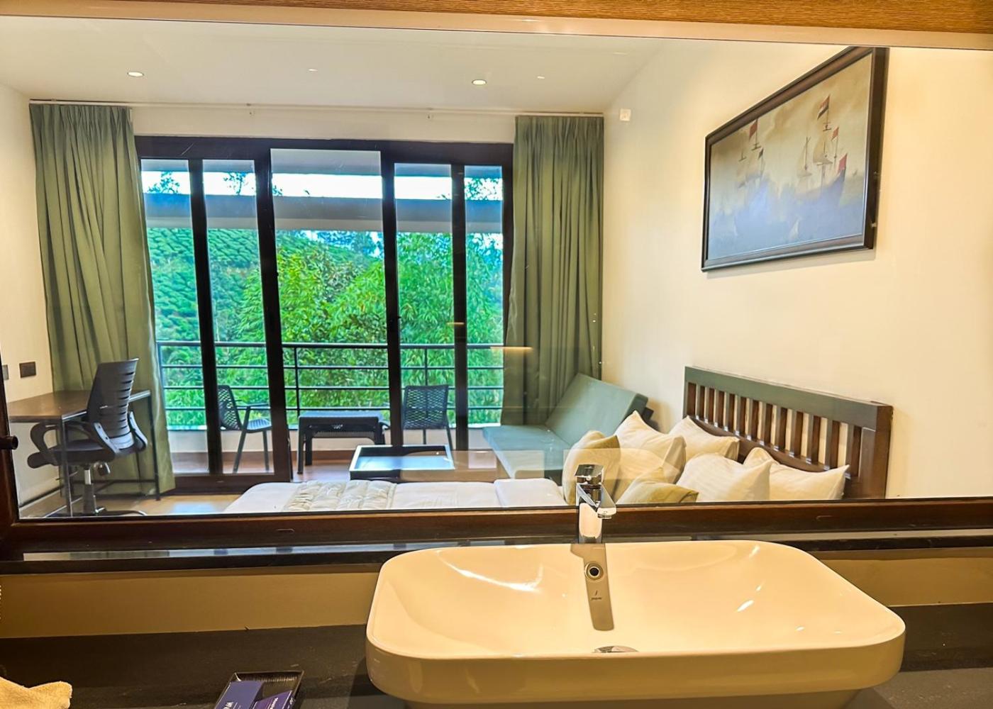 Deluxe Queen Room - Photo 1