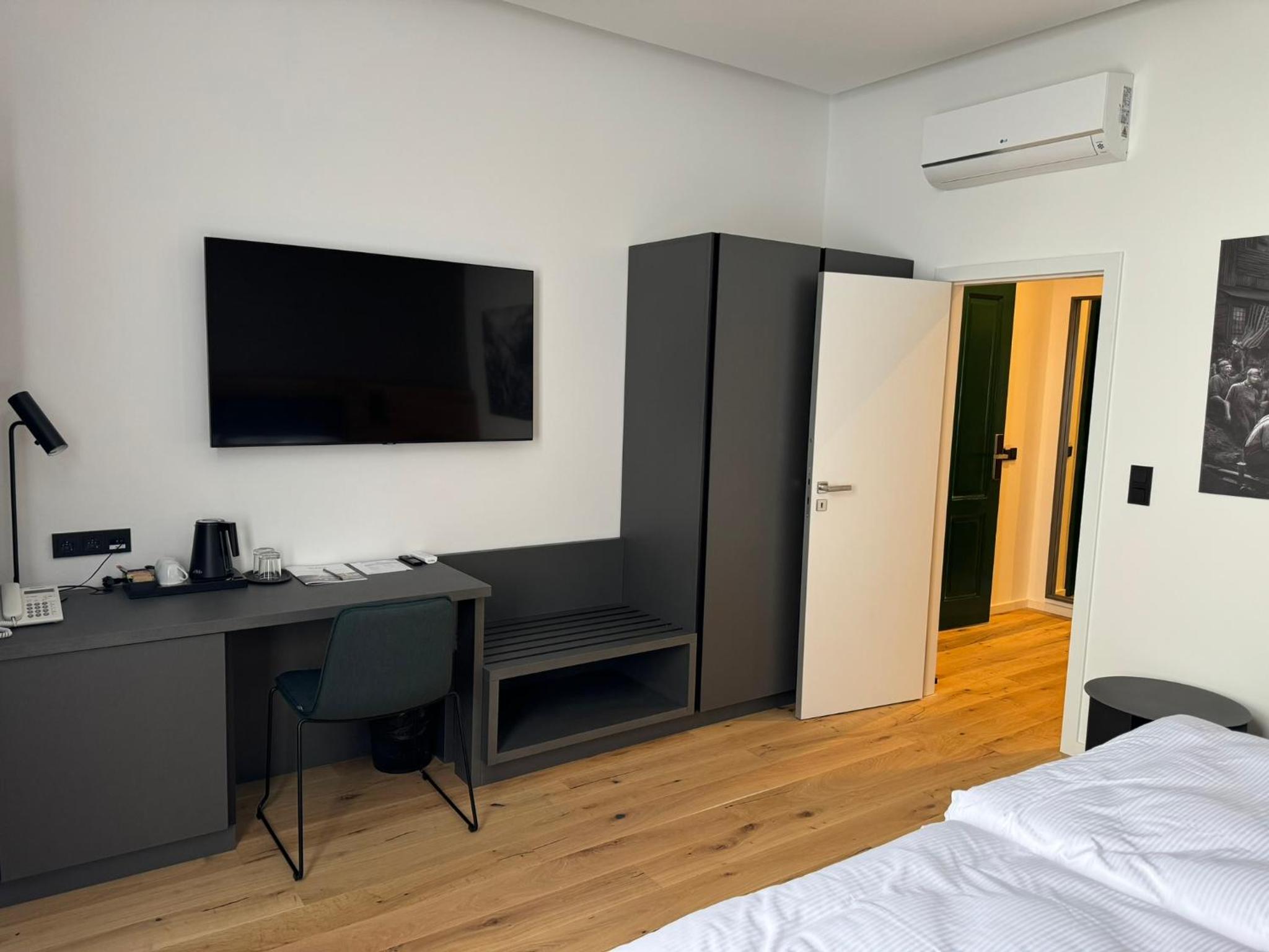 Deluxe Double Room in Building B - Photo 12