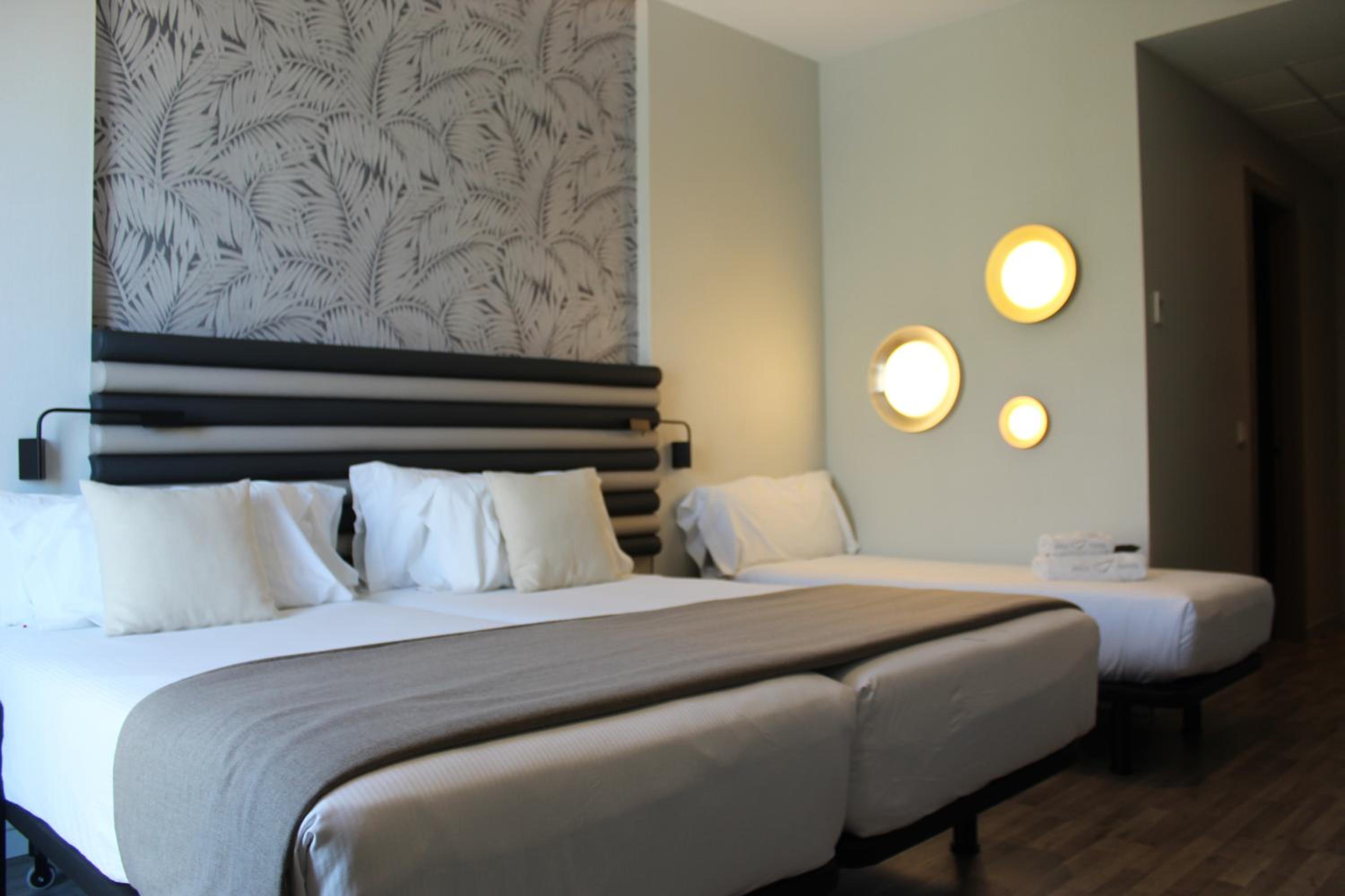 Deluxe Triple Room - Photo 1