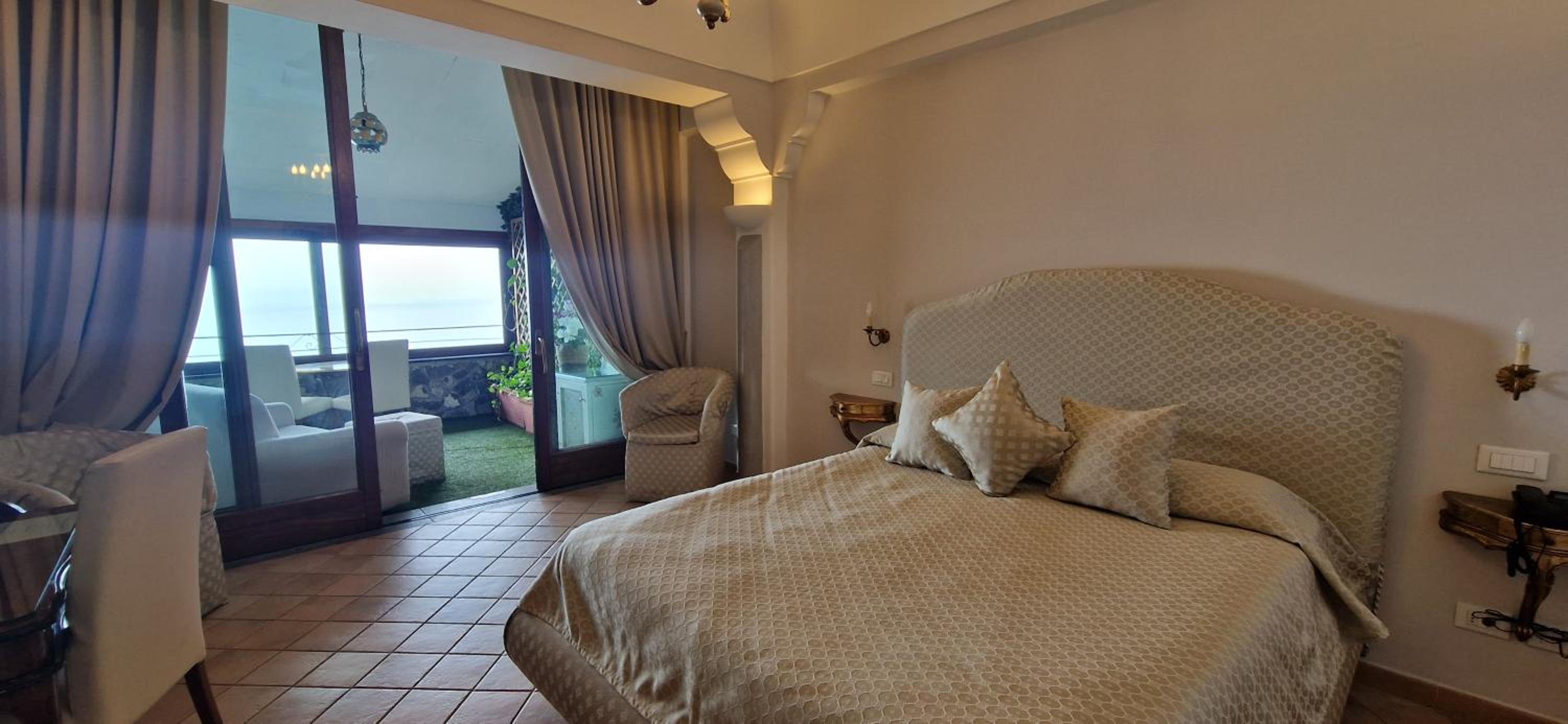 Junior Suite with Sea View - Photo 1