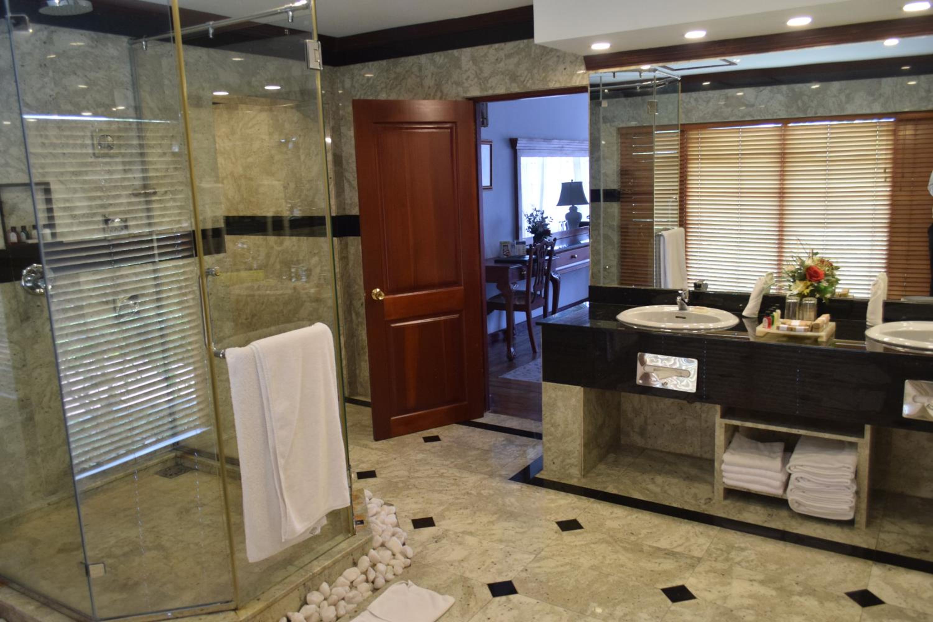 Two Bed Room Mahaweli Suite photo 3