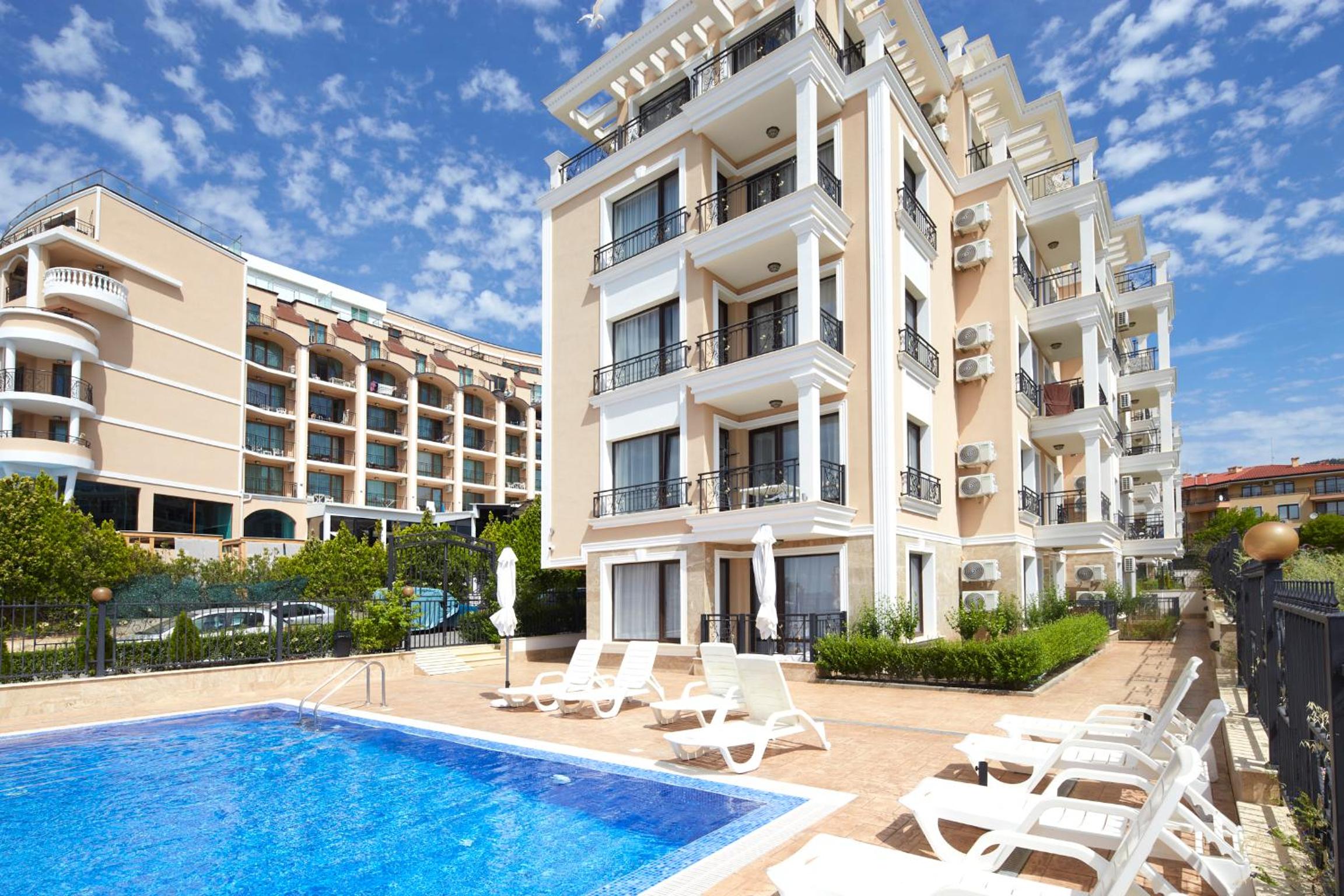 One-Bedroom Apartment with Balcony and Sea View photo 1