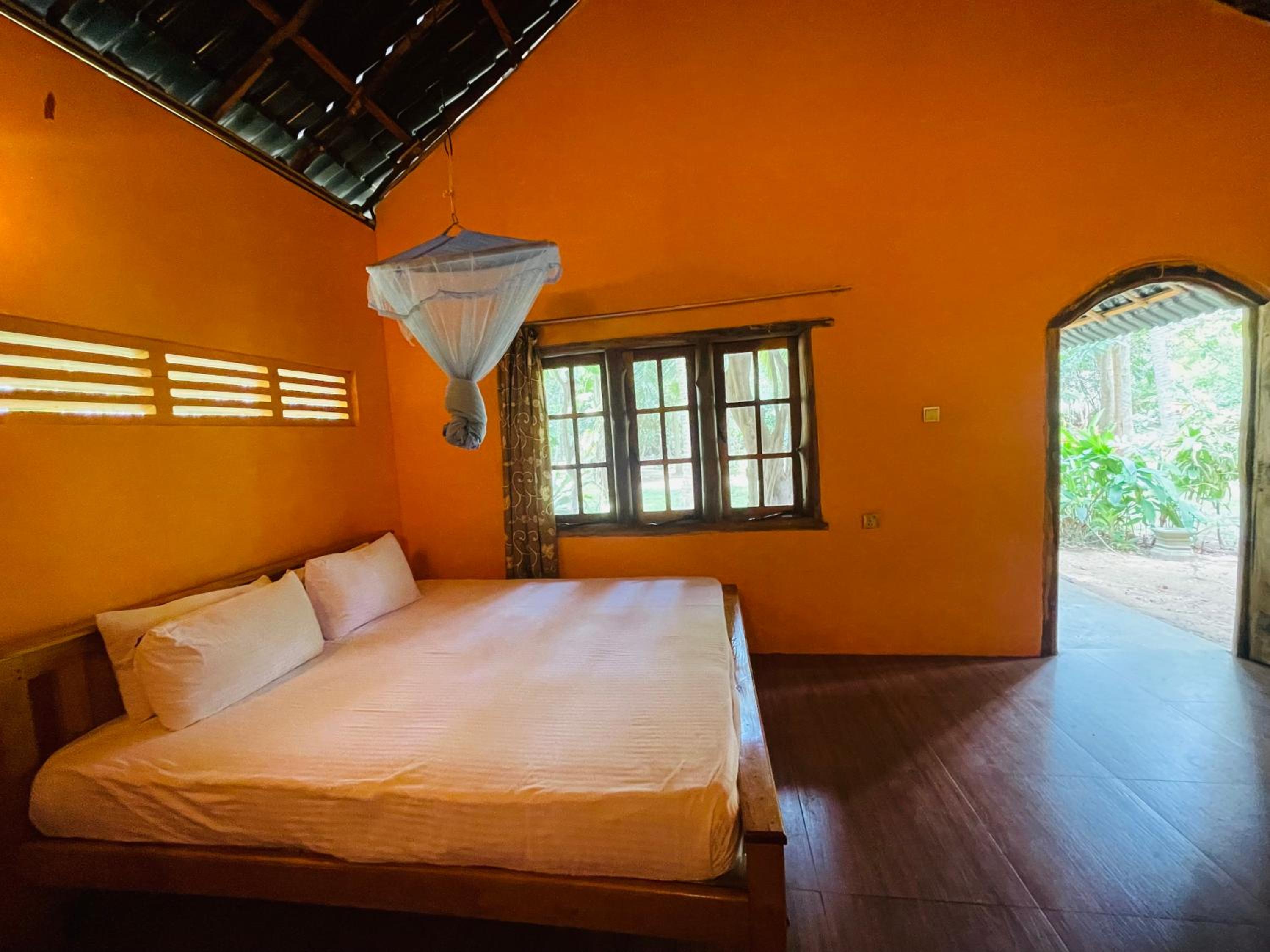 Deluxe Double Cottage with Lake View