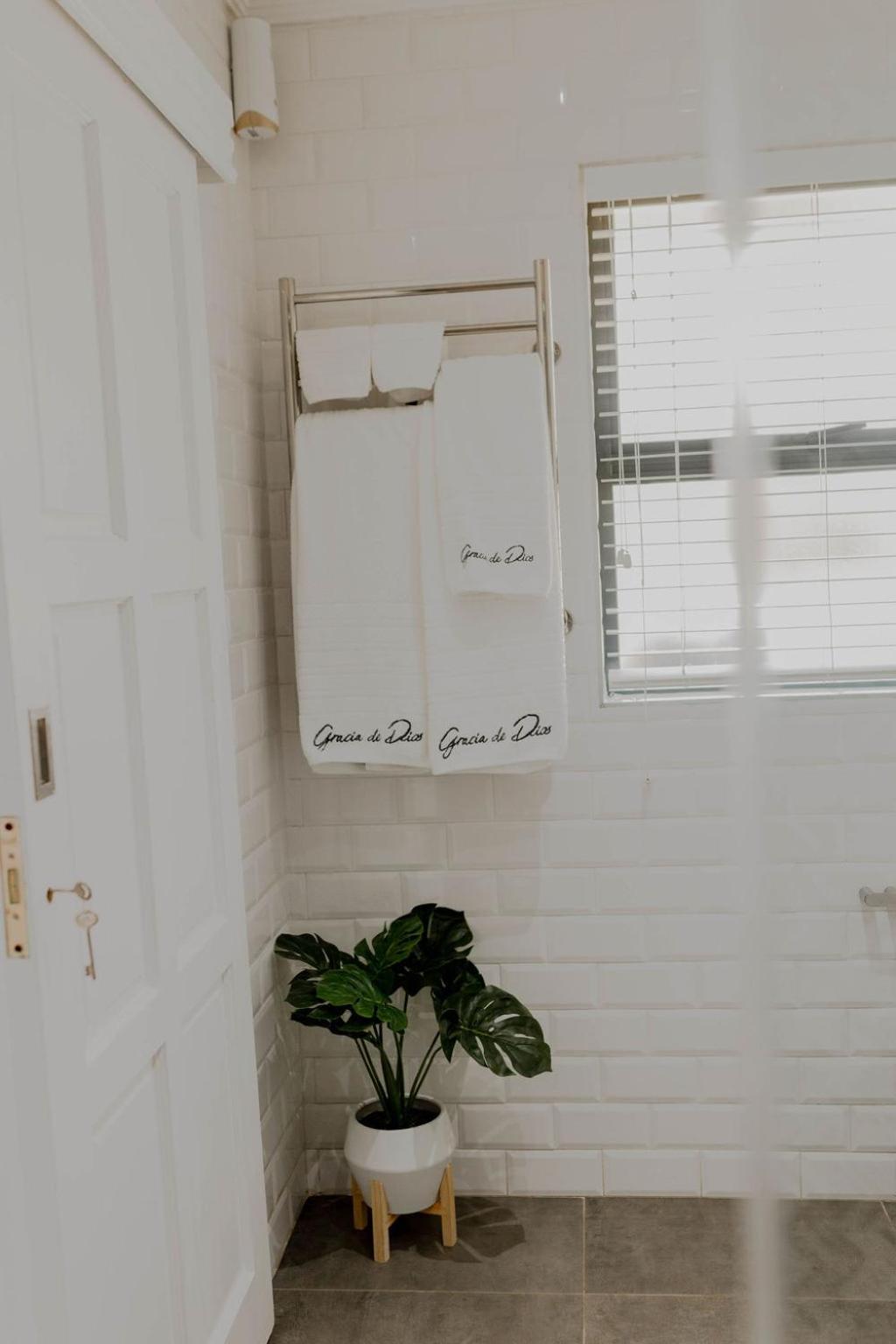 Deluxe Suite - Photo 6