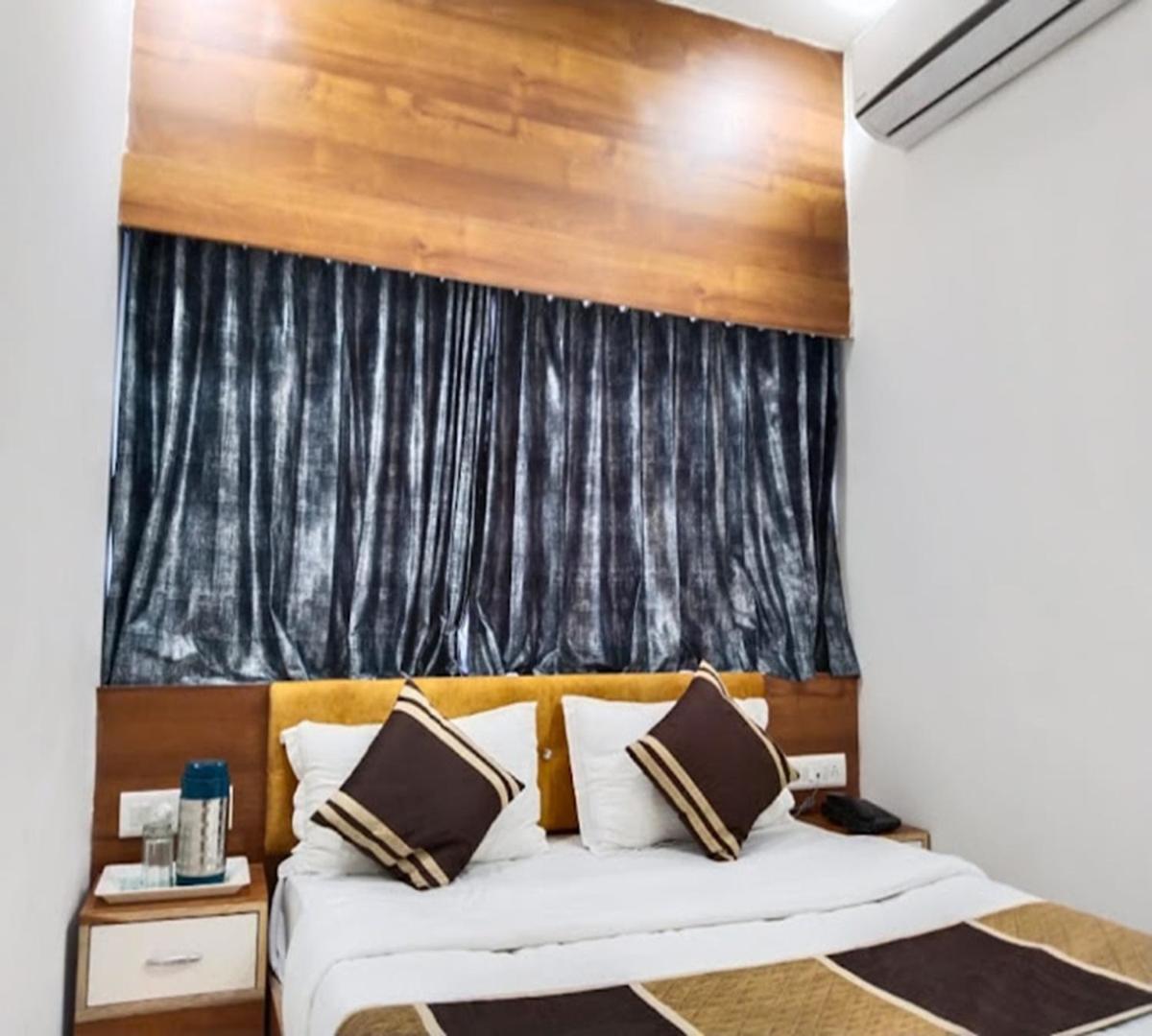 Deluxe Room - Photo 5