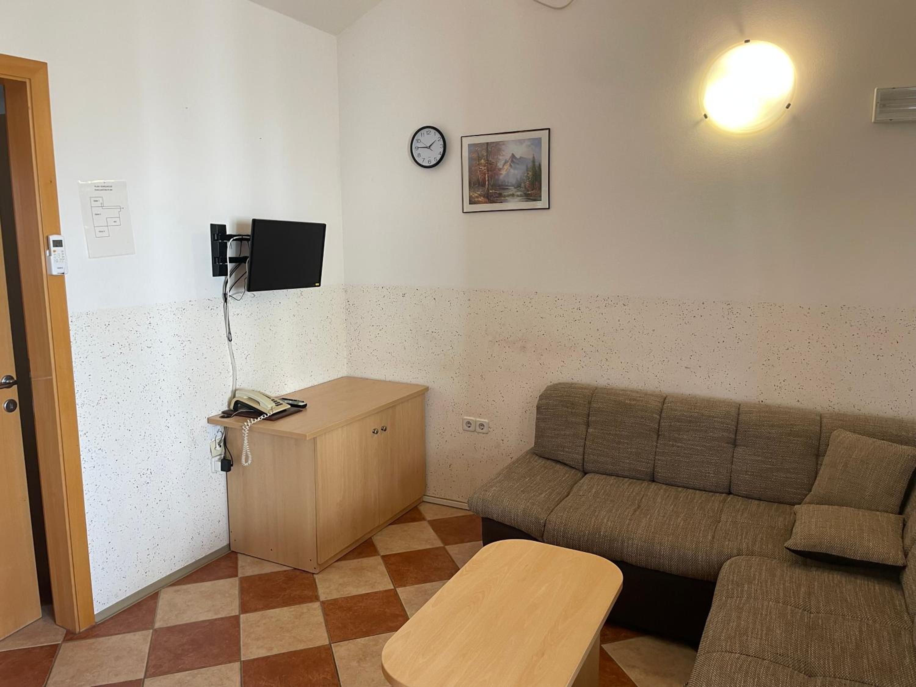 Two-Bedroom Apartment (6 Adults) photo 3