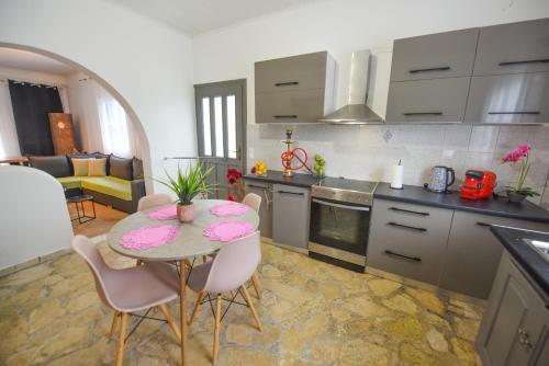Three-Bedroom House photo 2