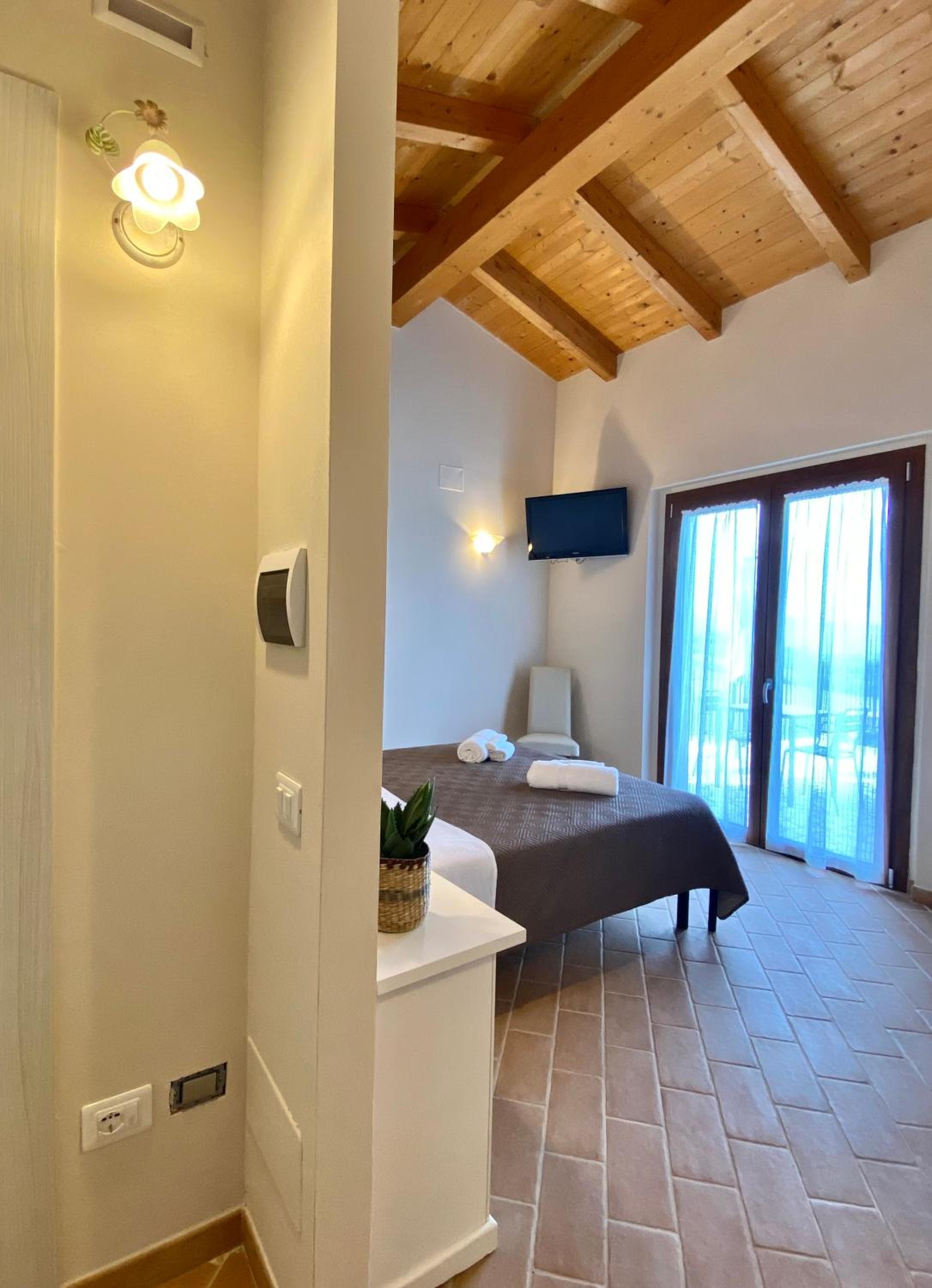 Double Room with Extra Bed photo 2