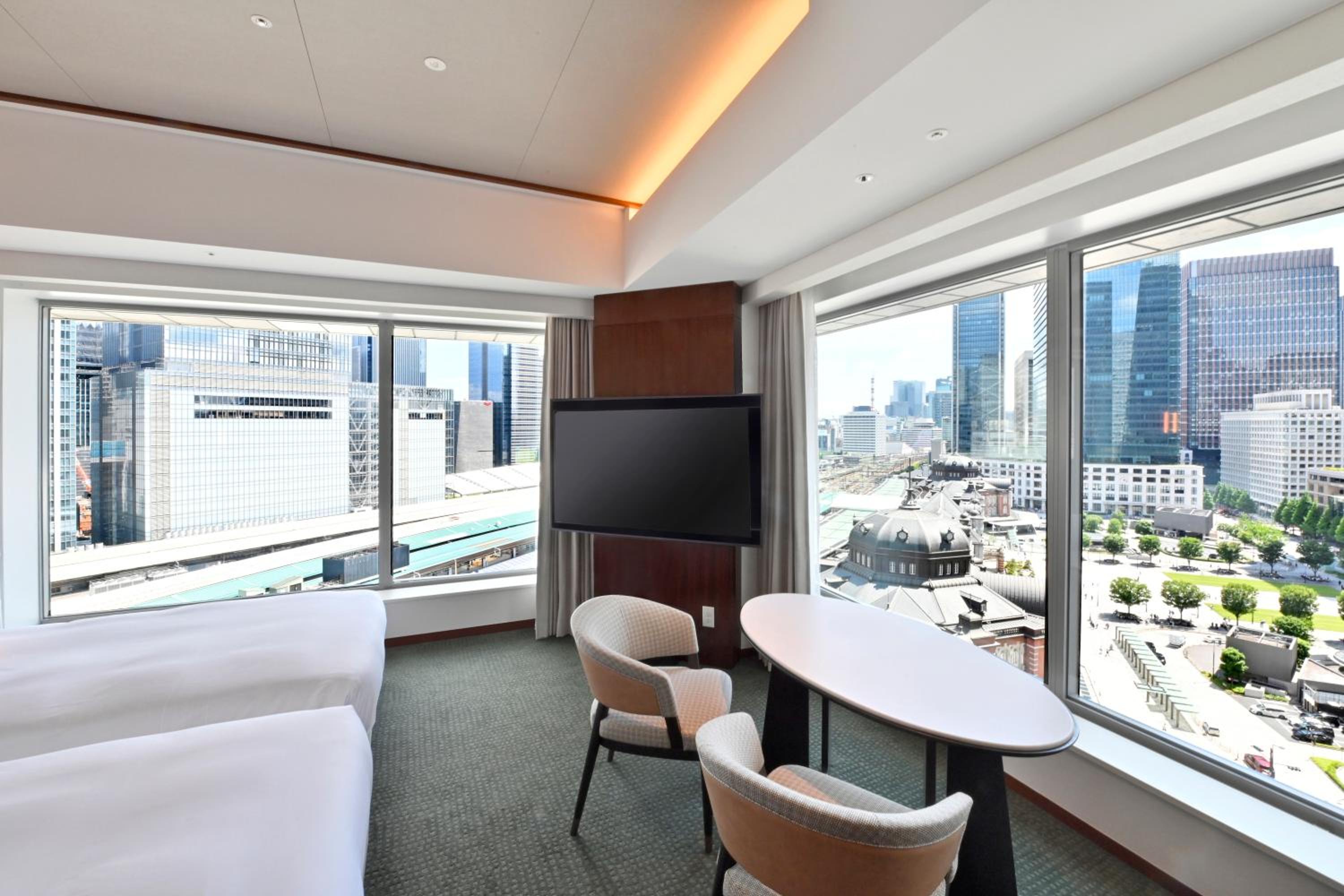 Grand Corner Twin Room - Non-Smoking - Photo 2