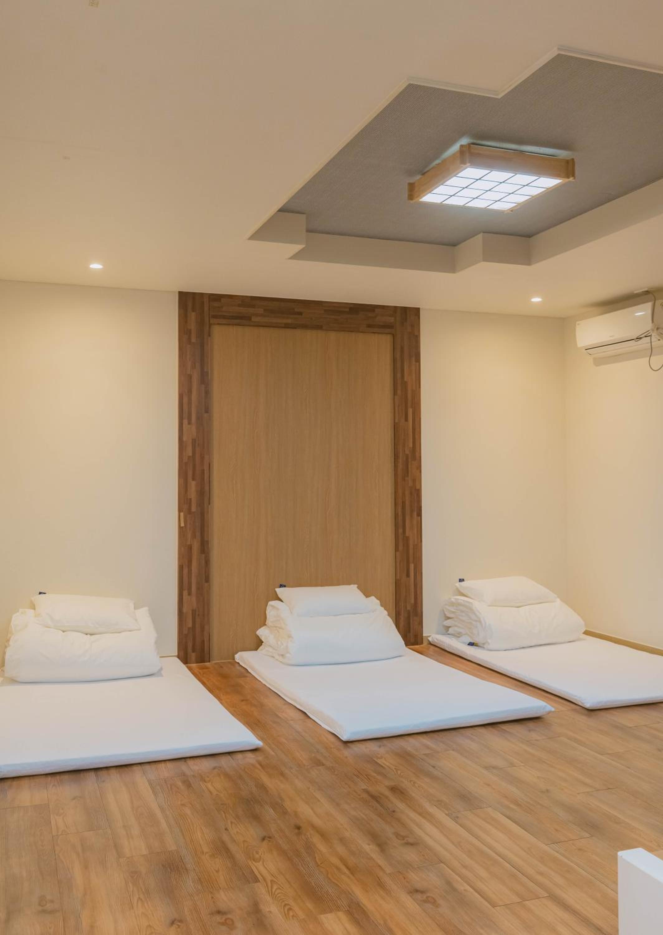 Triple Room with Private Bathroom - Photo 5