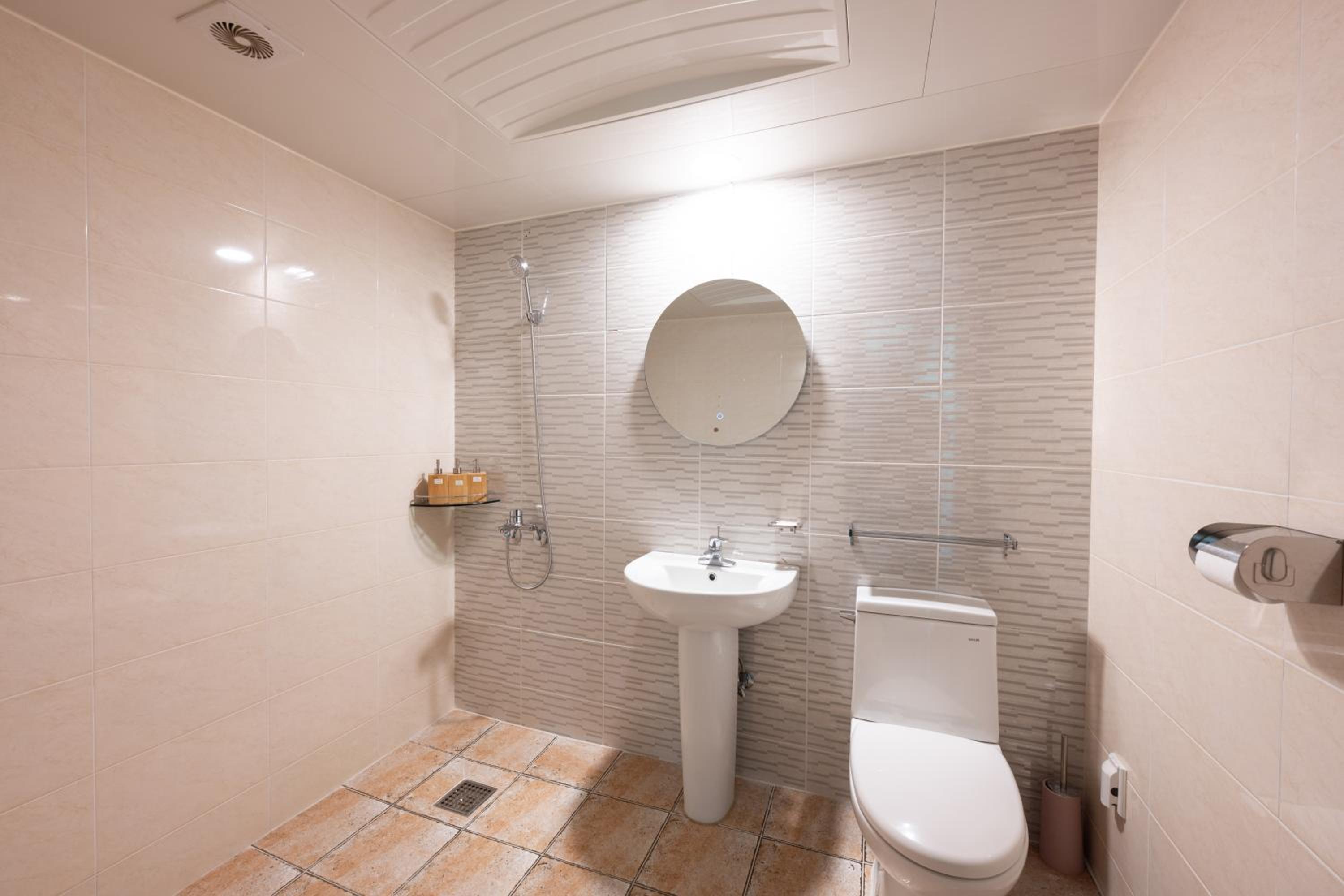 Triple Room with Private Bathroom - Photo 6