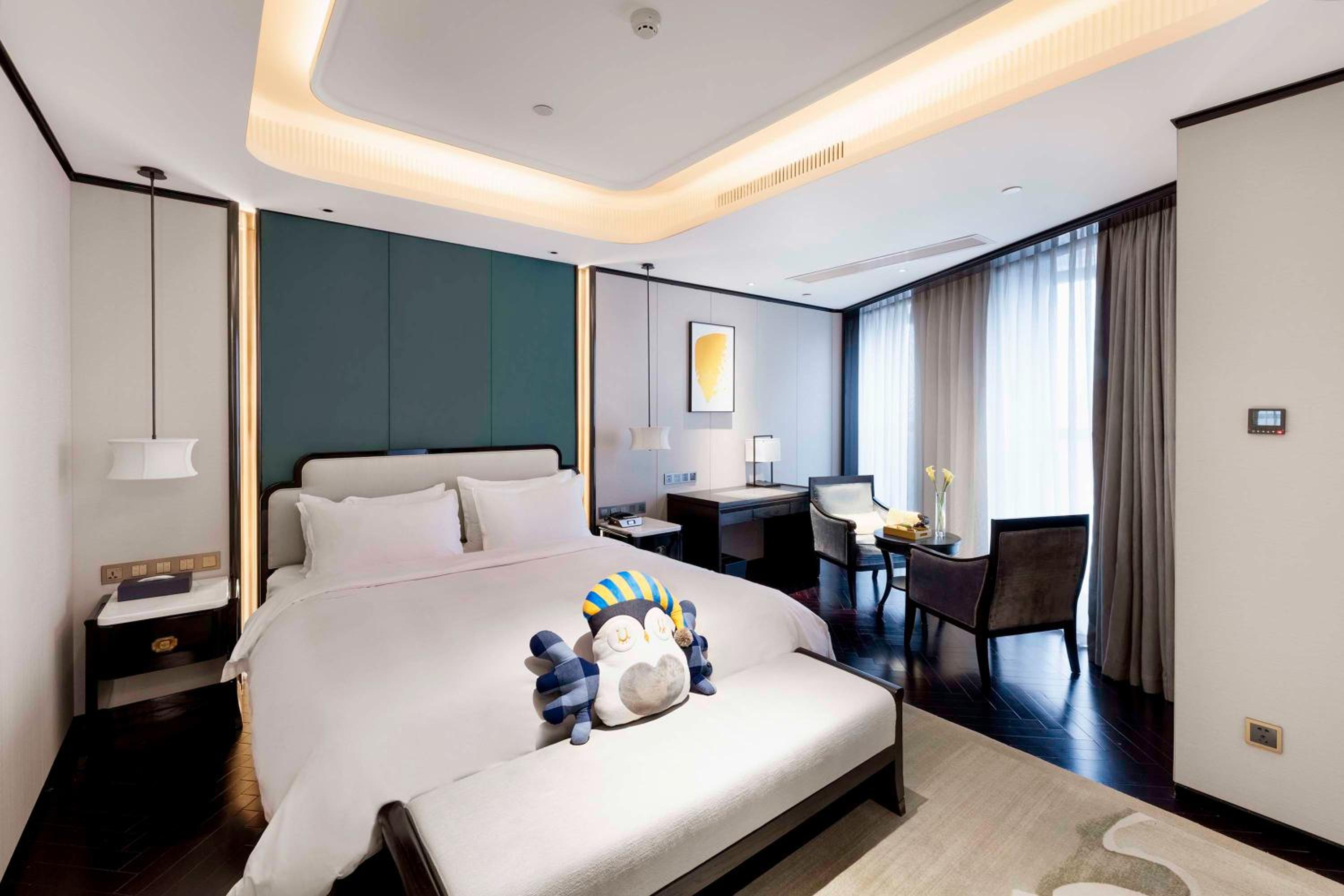 One-Bedroom King Suite