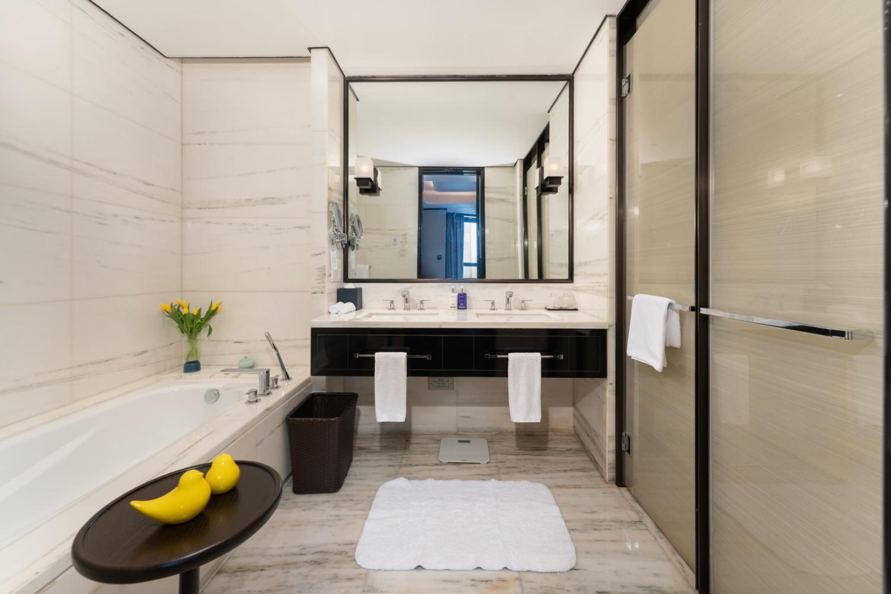 One-Bedroom King Suite