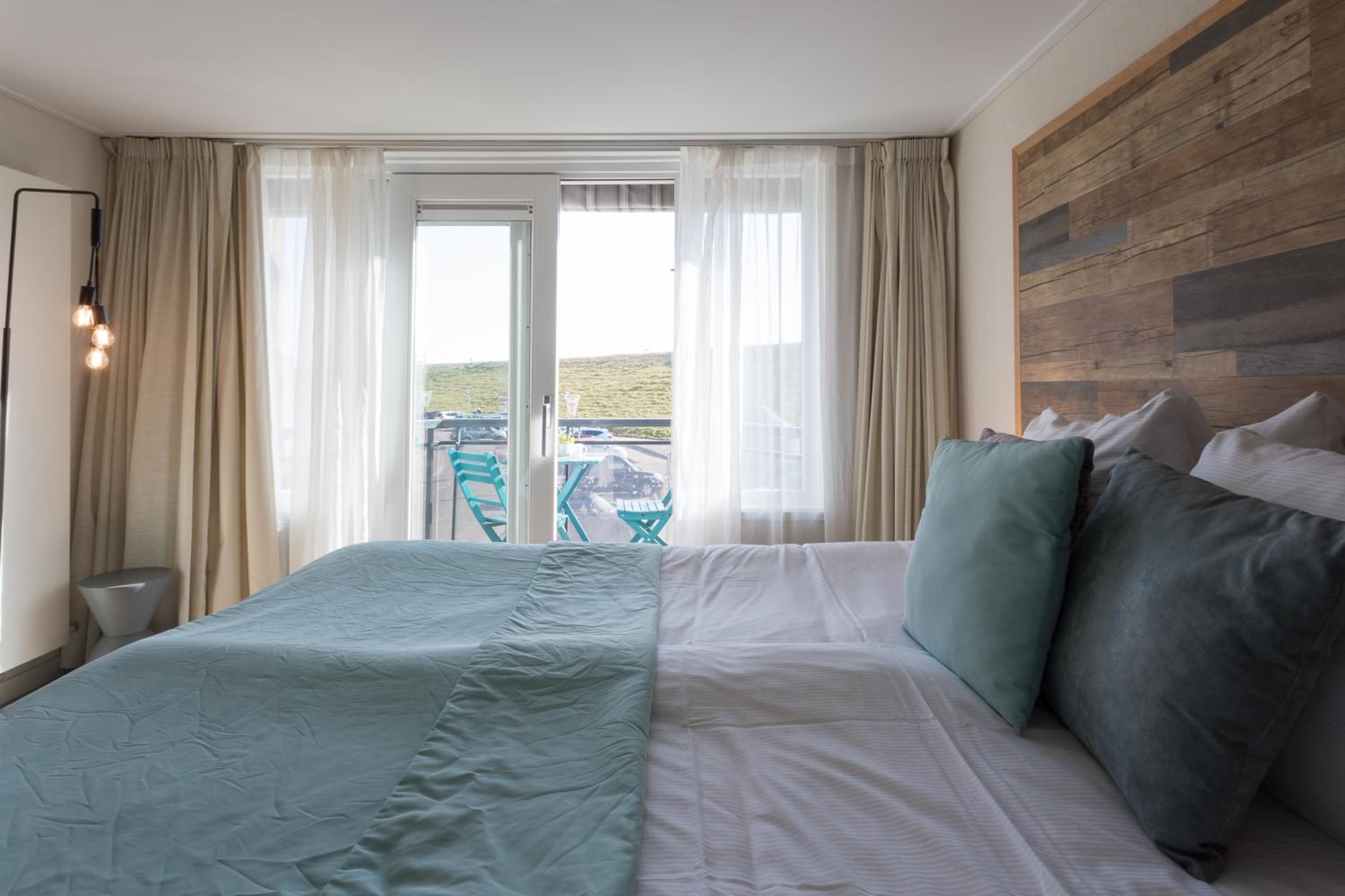 Room with balcony frontside photo 2