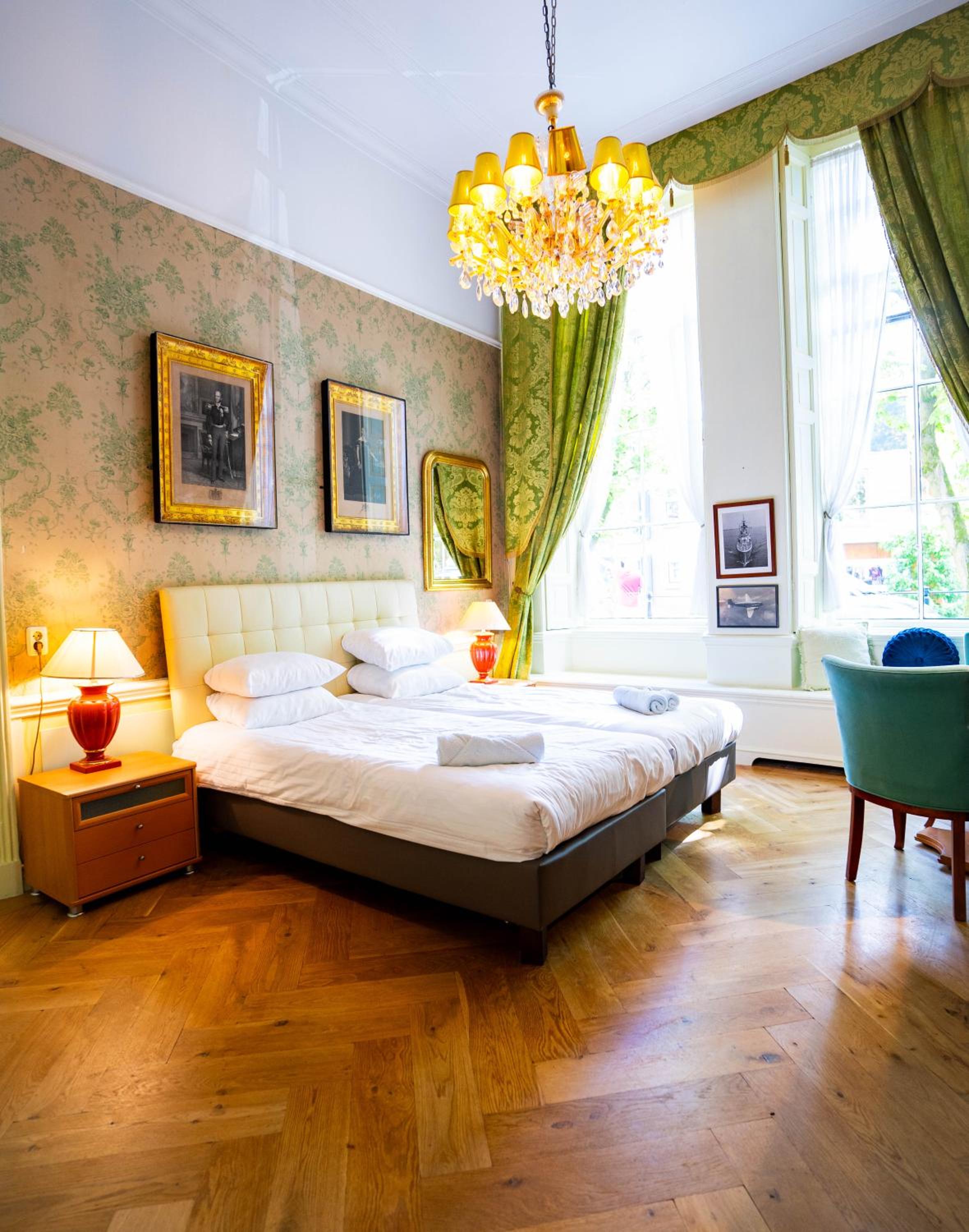 Twin Room with City View photo 2