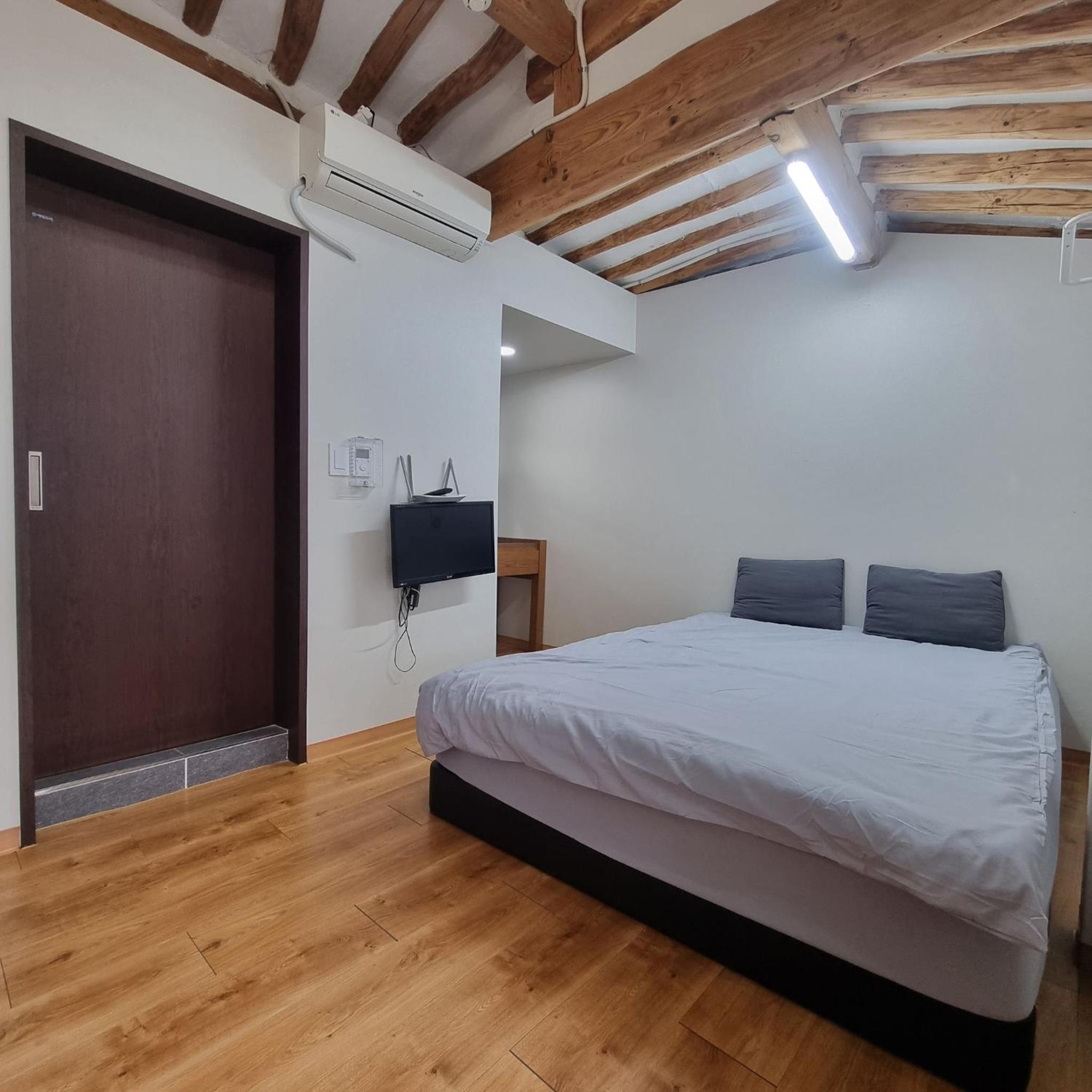 Four-Bedroom House - Photo 14