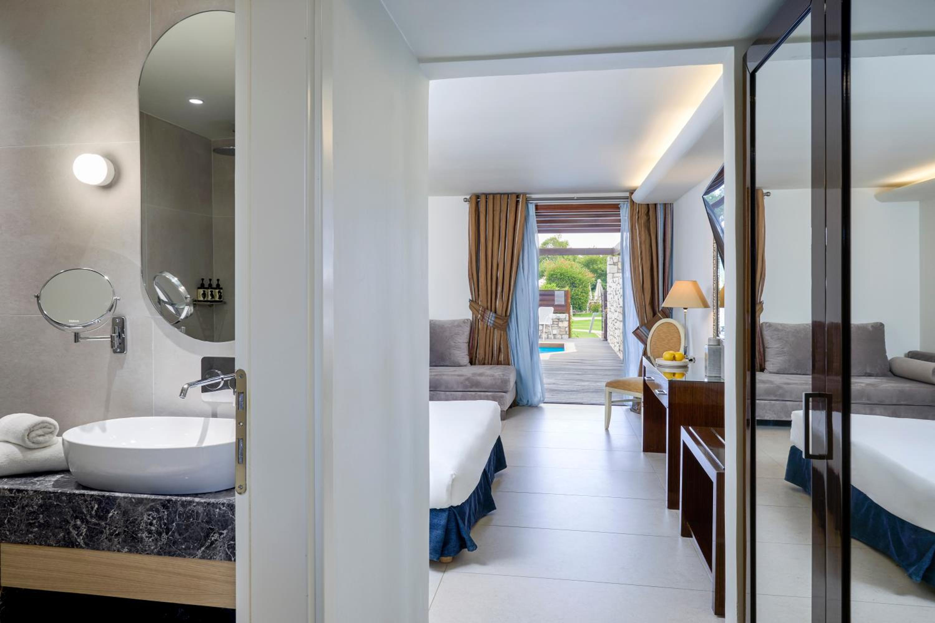 Junior Suite with Private Pool photo 3