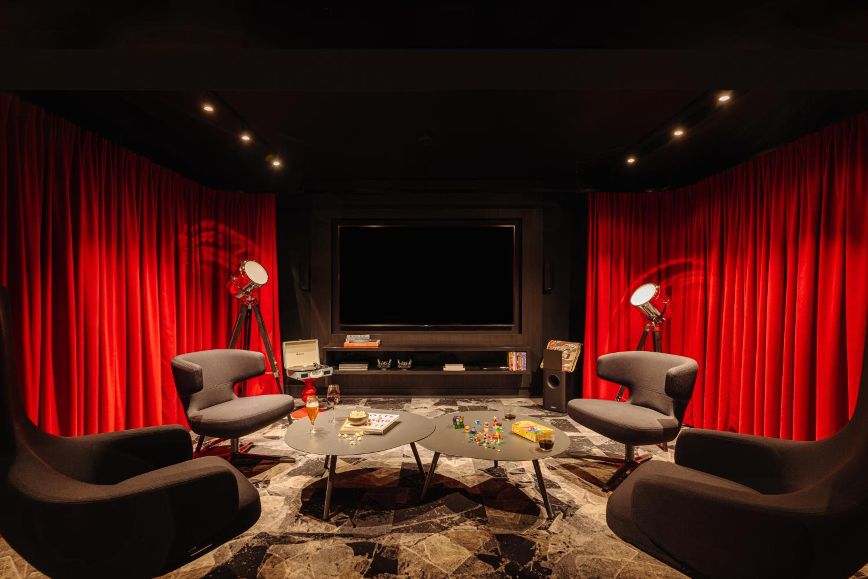 Suite 1 Double Bed 4 Twin Beds