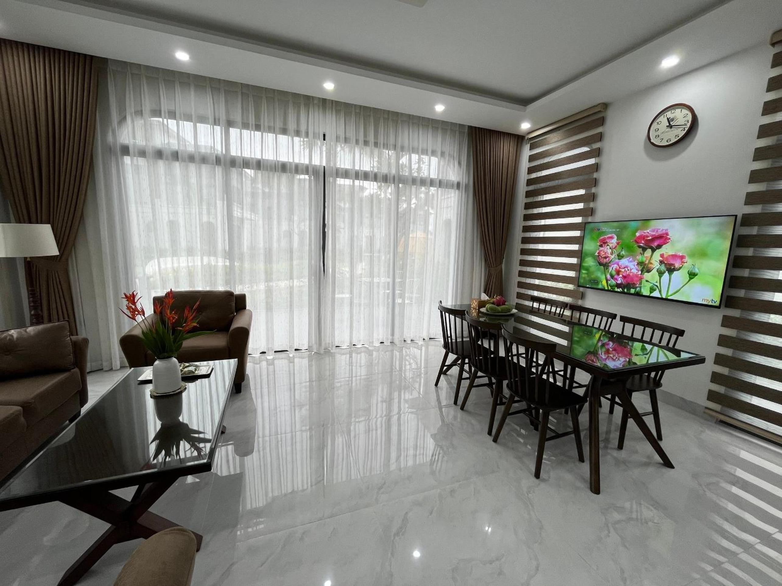 Three-Bedroom Villa photo 3