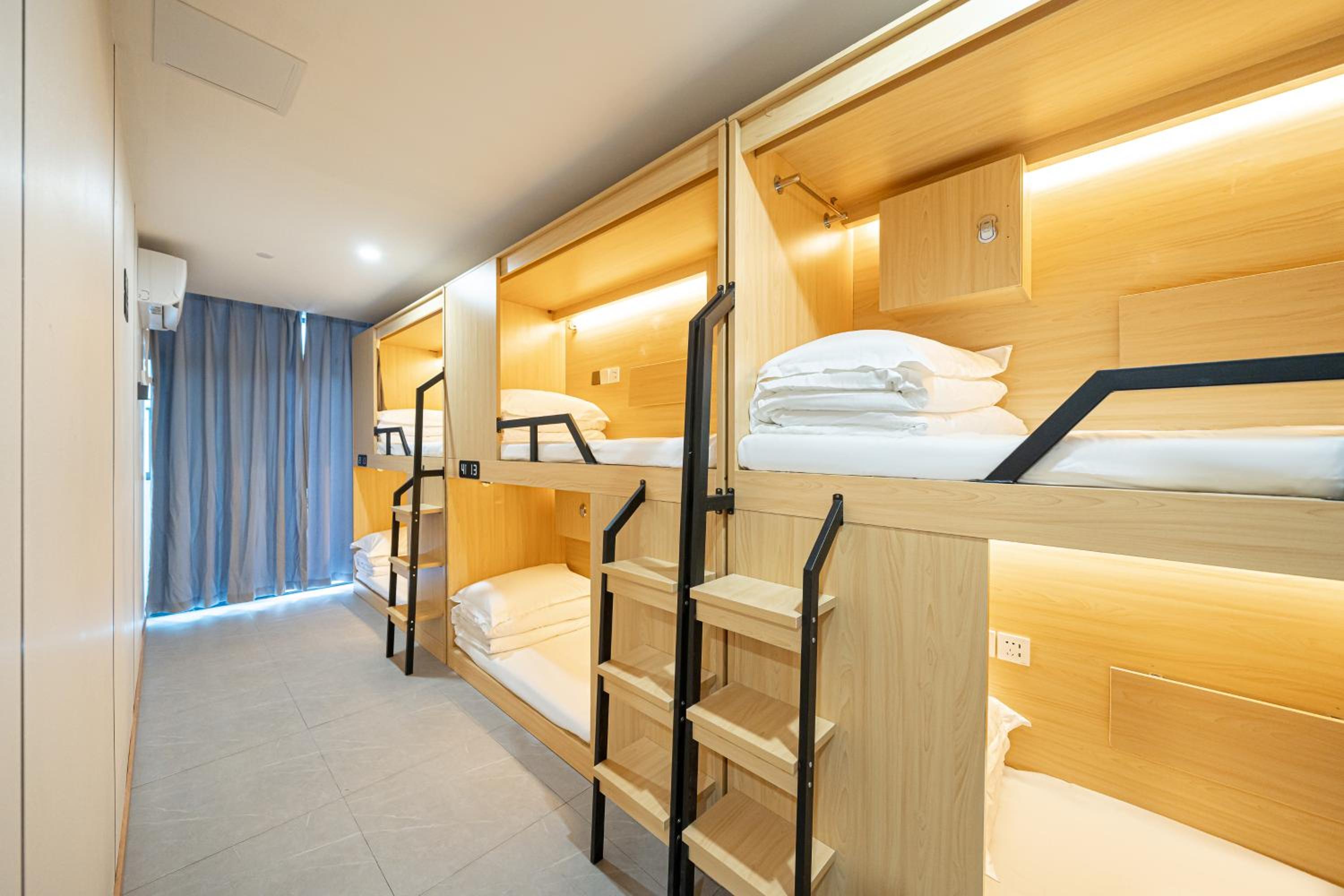 Bed in 6-Bed Male Dormitory Room -  Shared Bathroom 