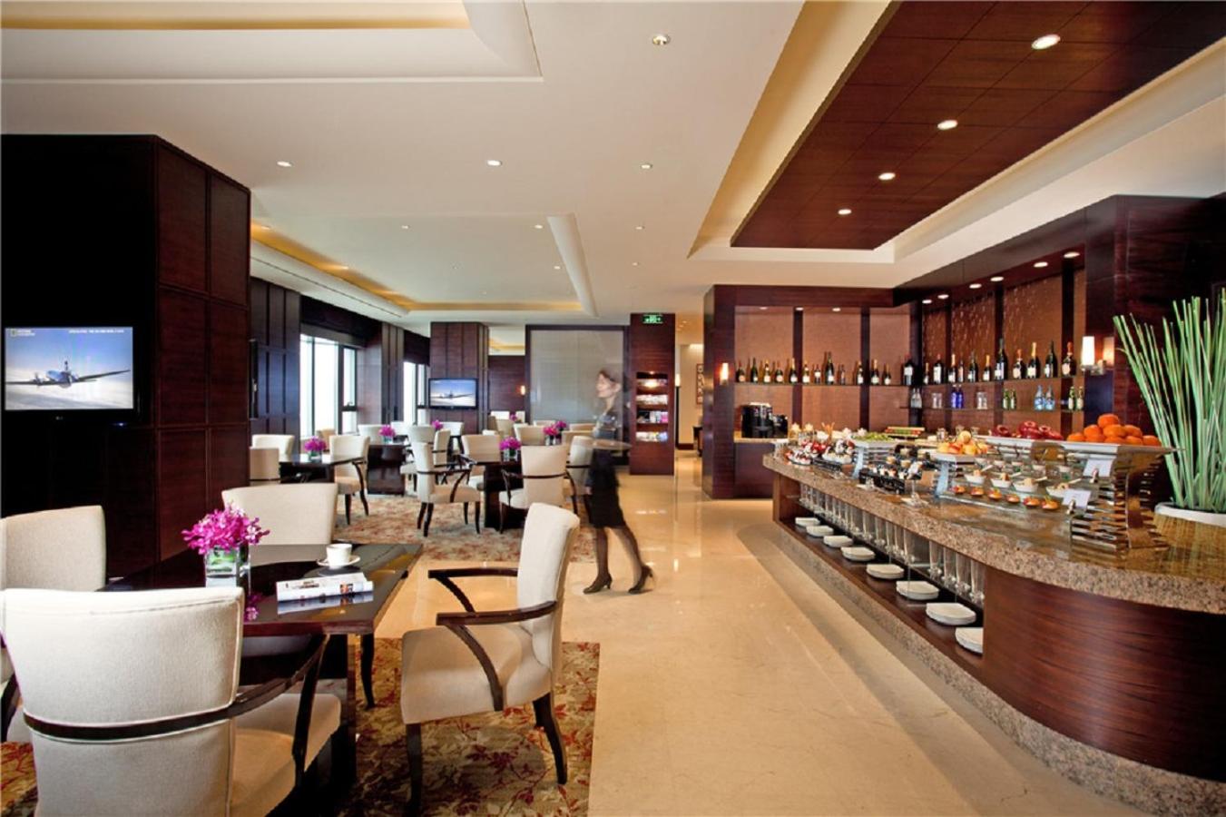 Premium King Room - Club Lounge Access - Photo 1