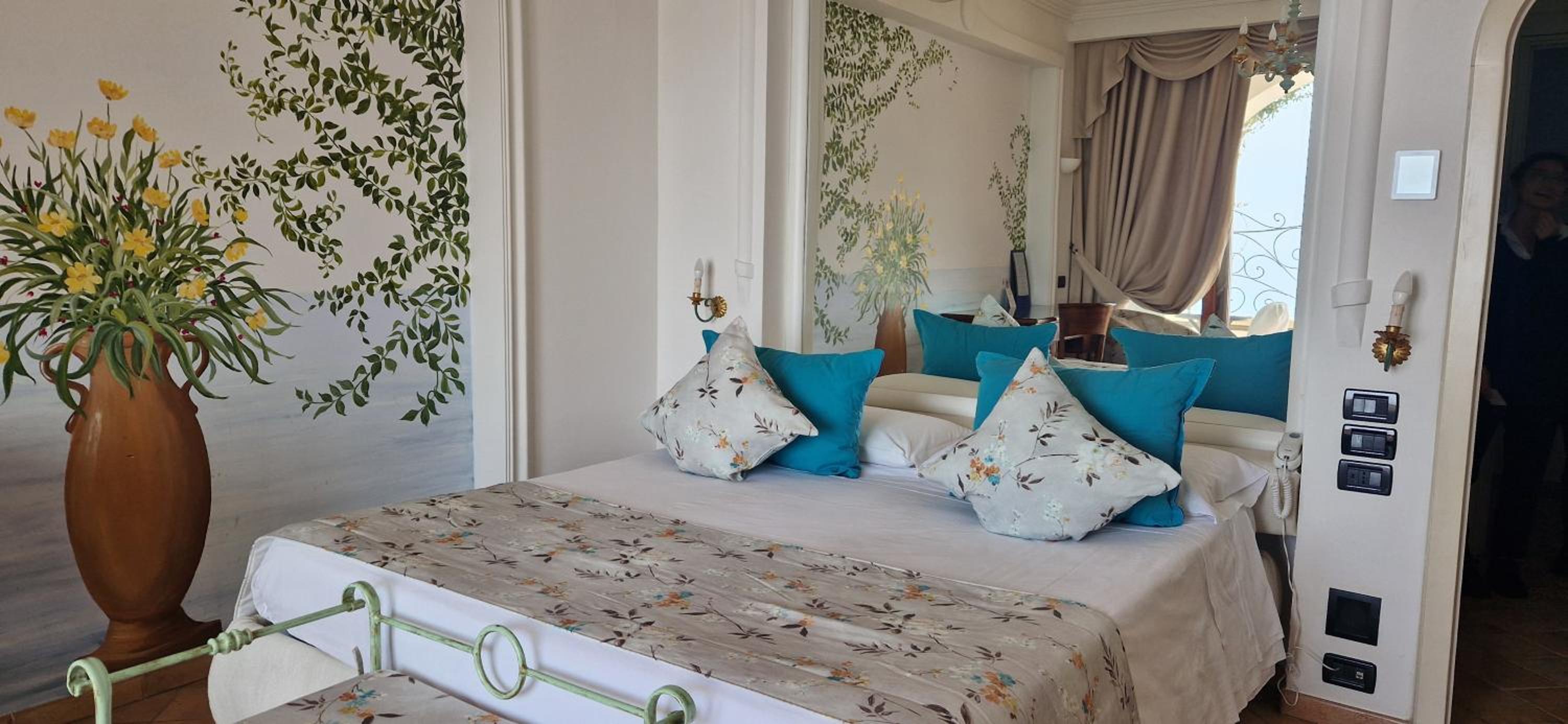 Deluxe Double Room with Terrace - Photo 3