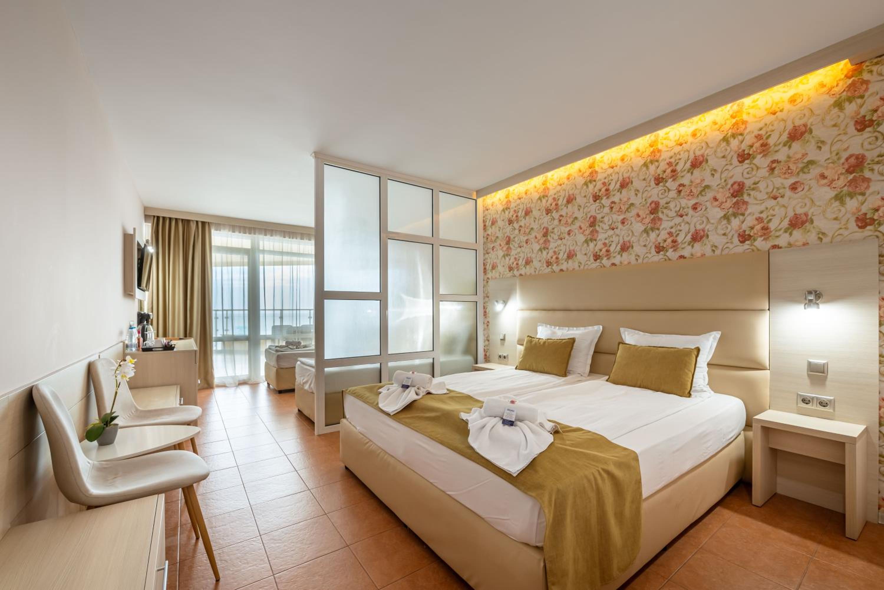 Studio with Sea View and Balcony - Photo 3