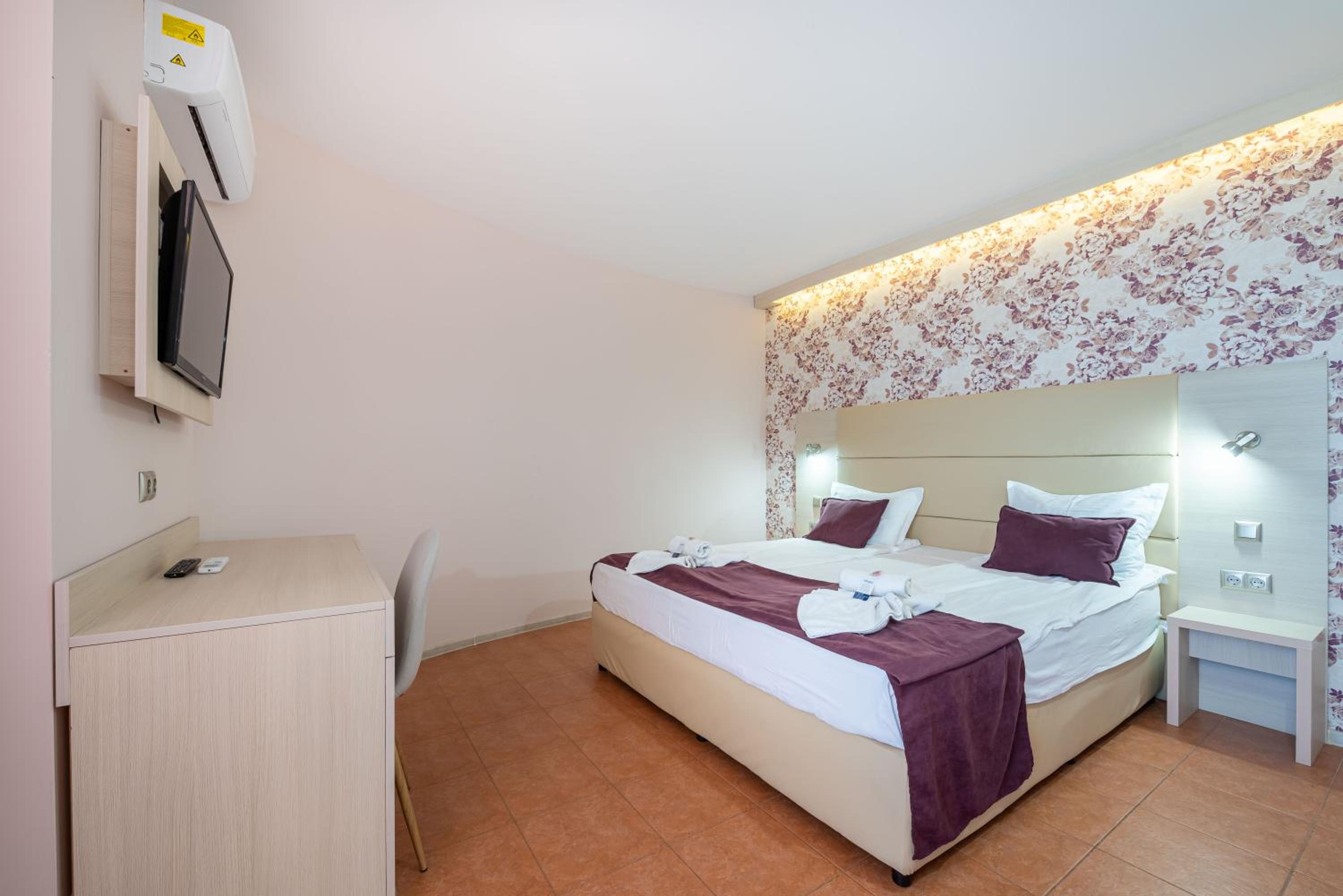 Apartment with Sea View and Balcony - Photo 5